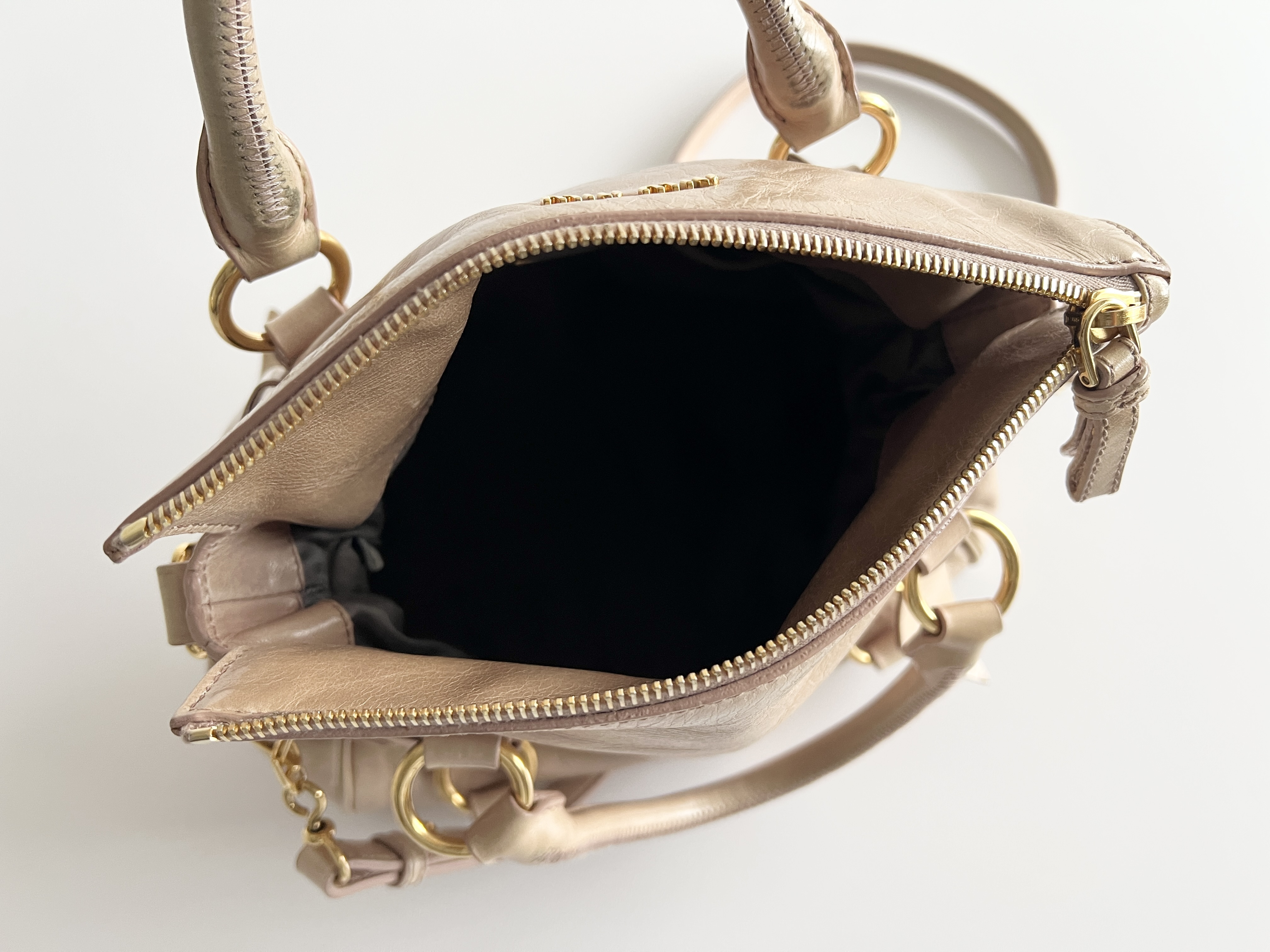 Vitello Luxe Ribbon Leather 2-Way Shoulder Bag/Handbag — view 5