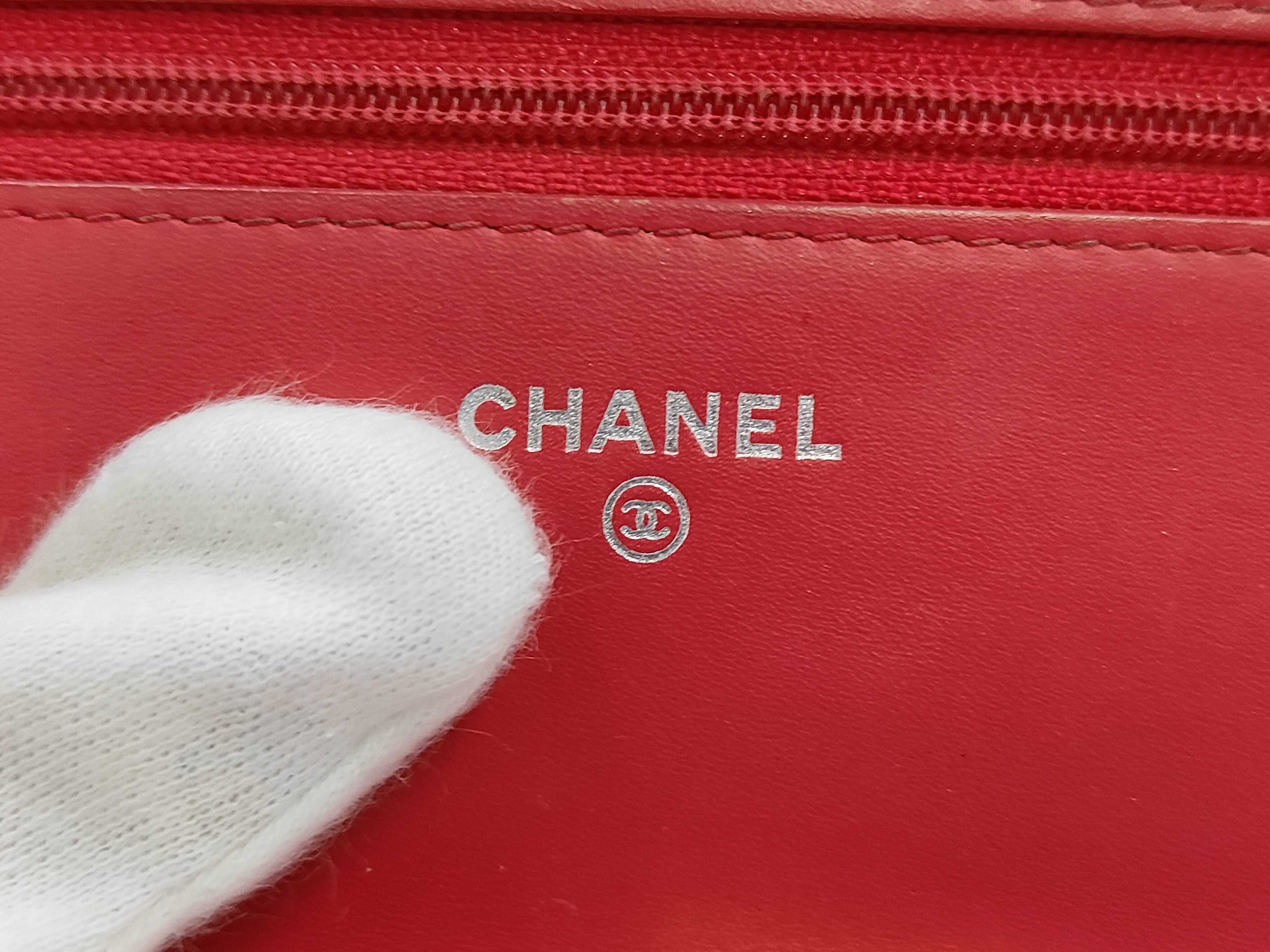 Caviar Chain Wallet Shoulder Bag — view 9