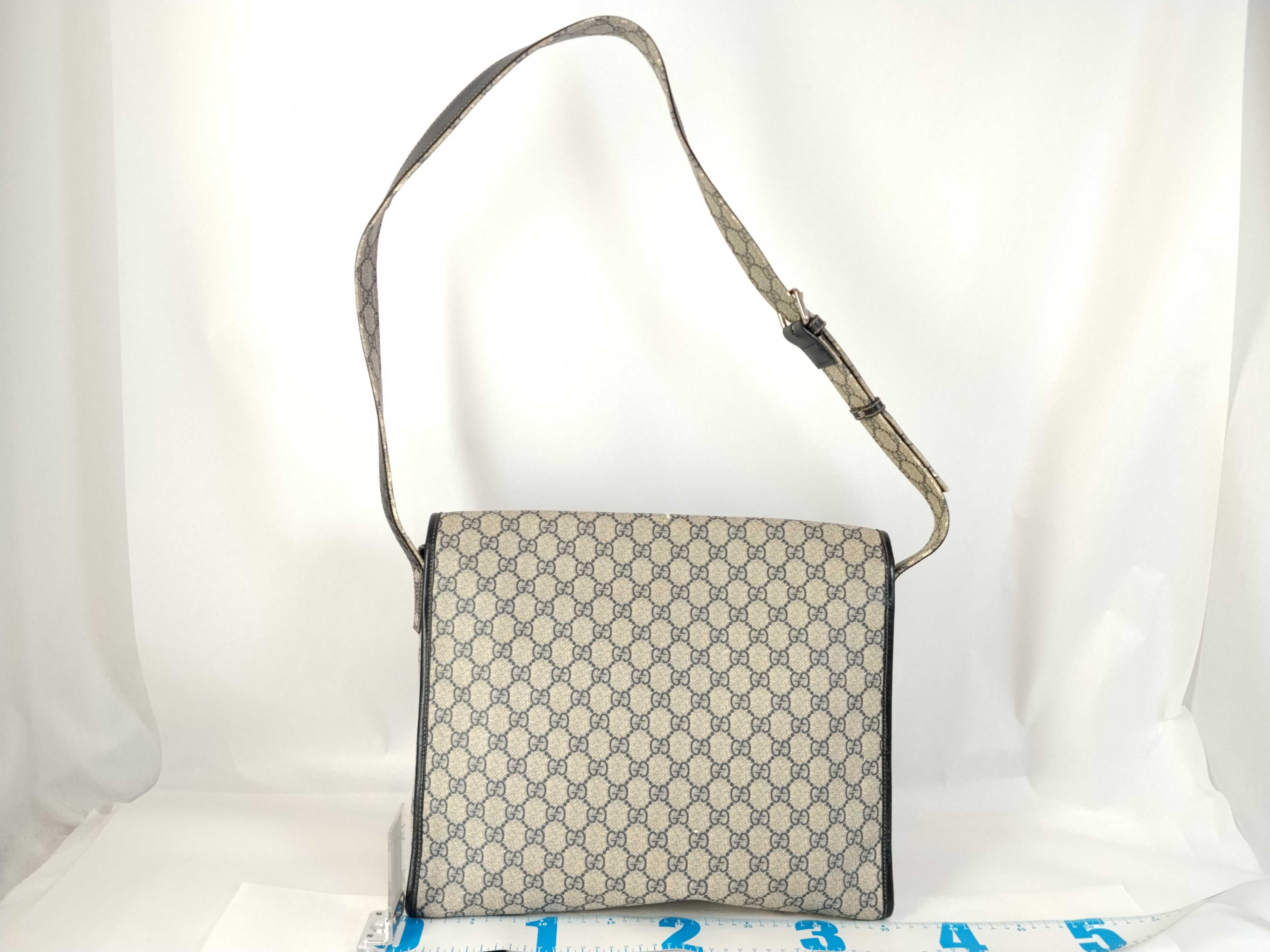 GG Supreme Messenger Bag Shoulder Bag — view 2