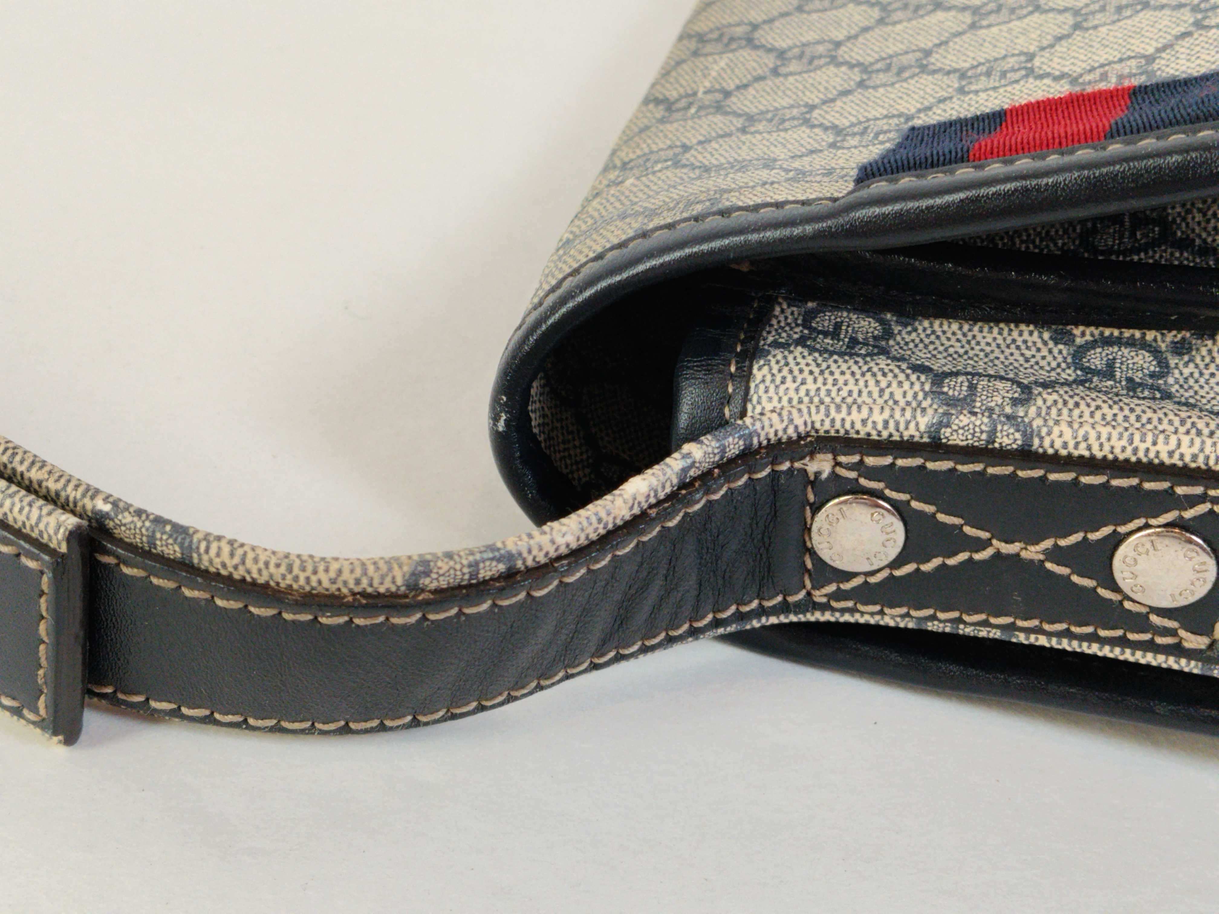 GG Supreme Messenger Bag Shoulder Bag — view 6