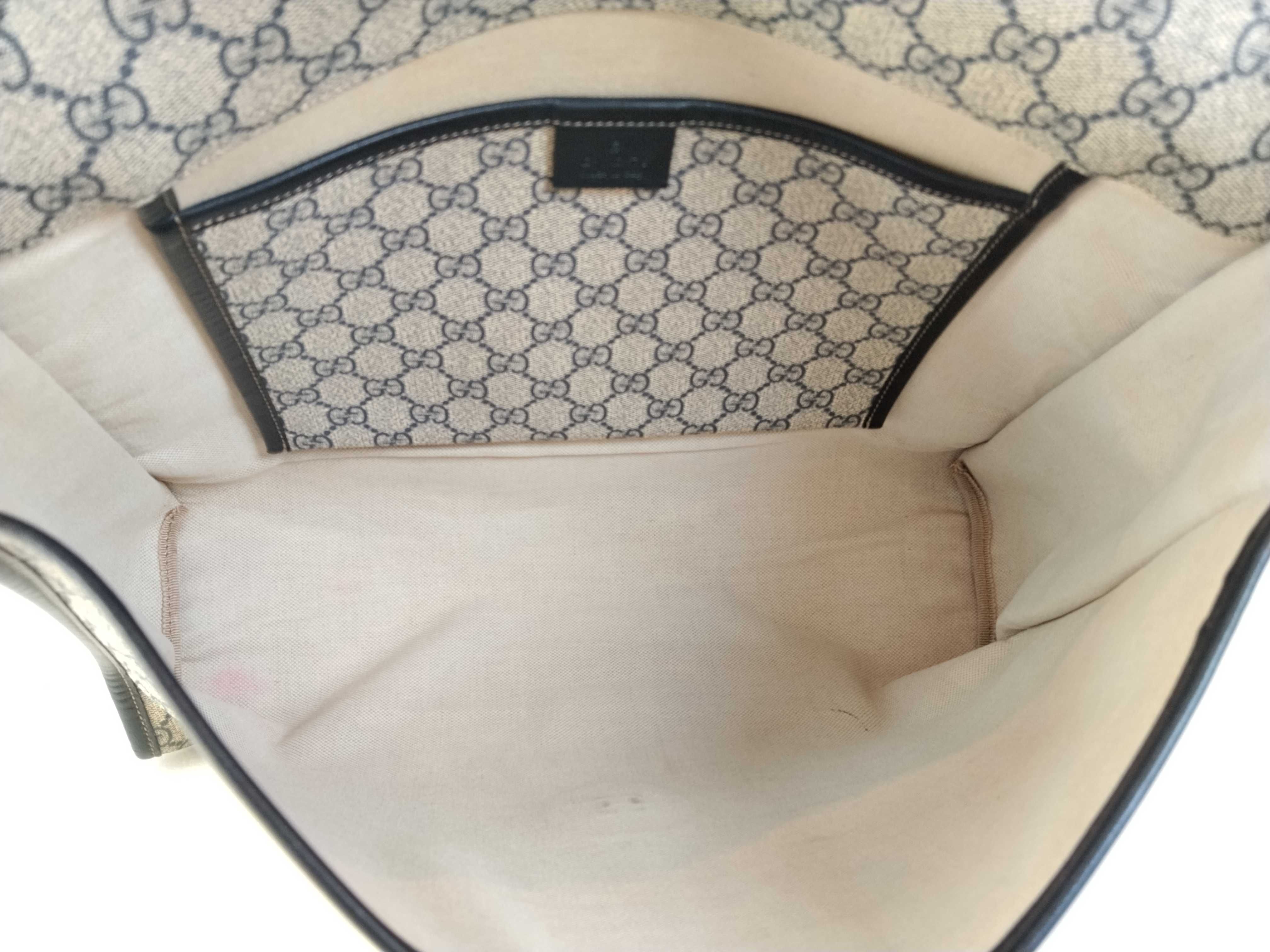 GG Supreme Messenger Bag Shoulder Bag — view 10