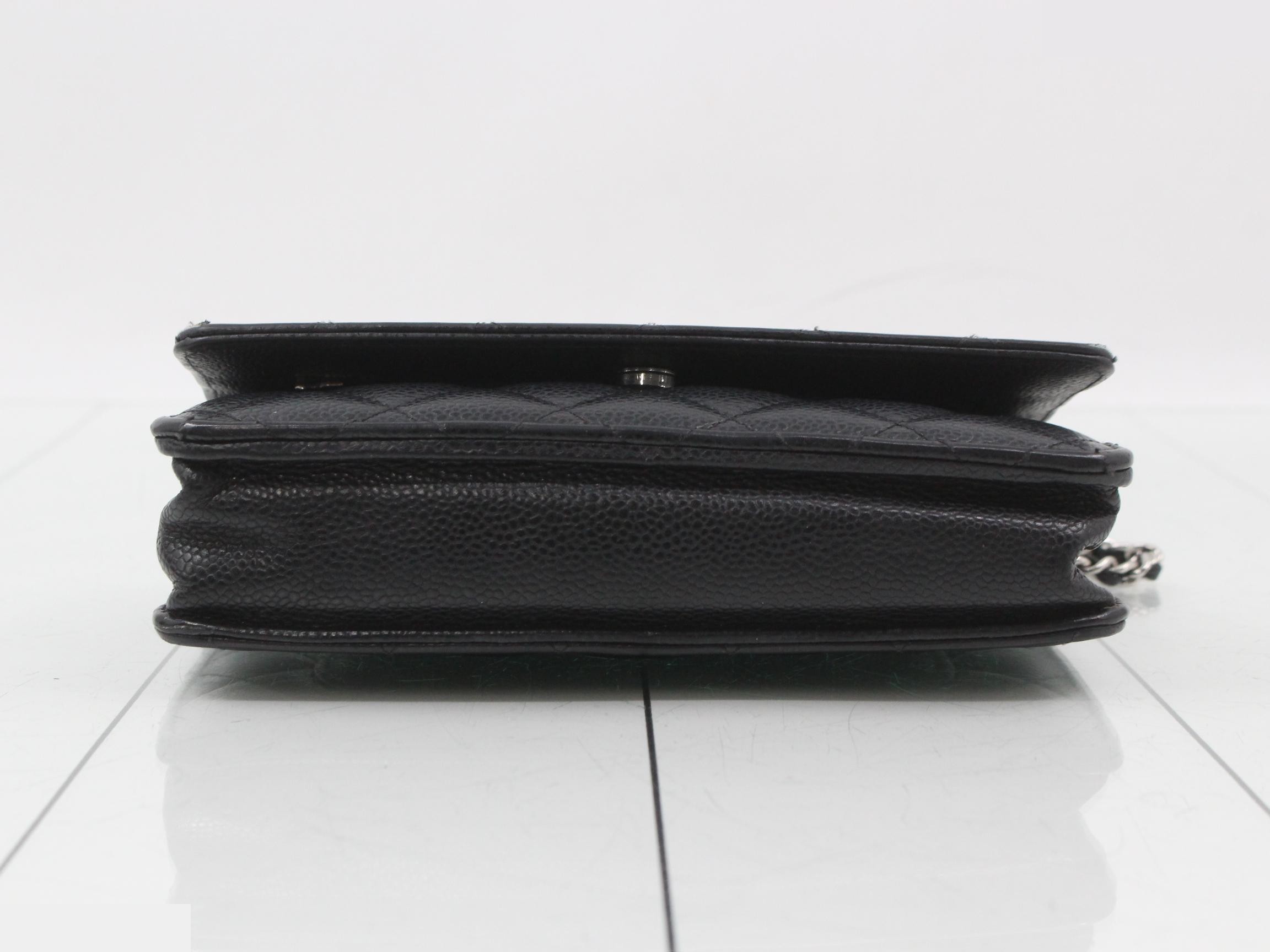 Matelassé (bag) - Chain shoulder bag, caviar leather, Coco mark — view 3