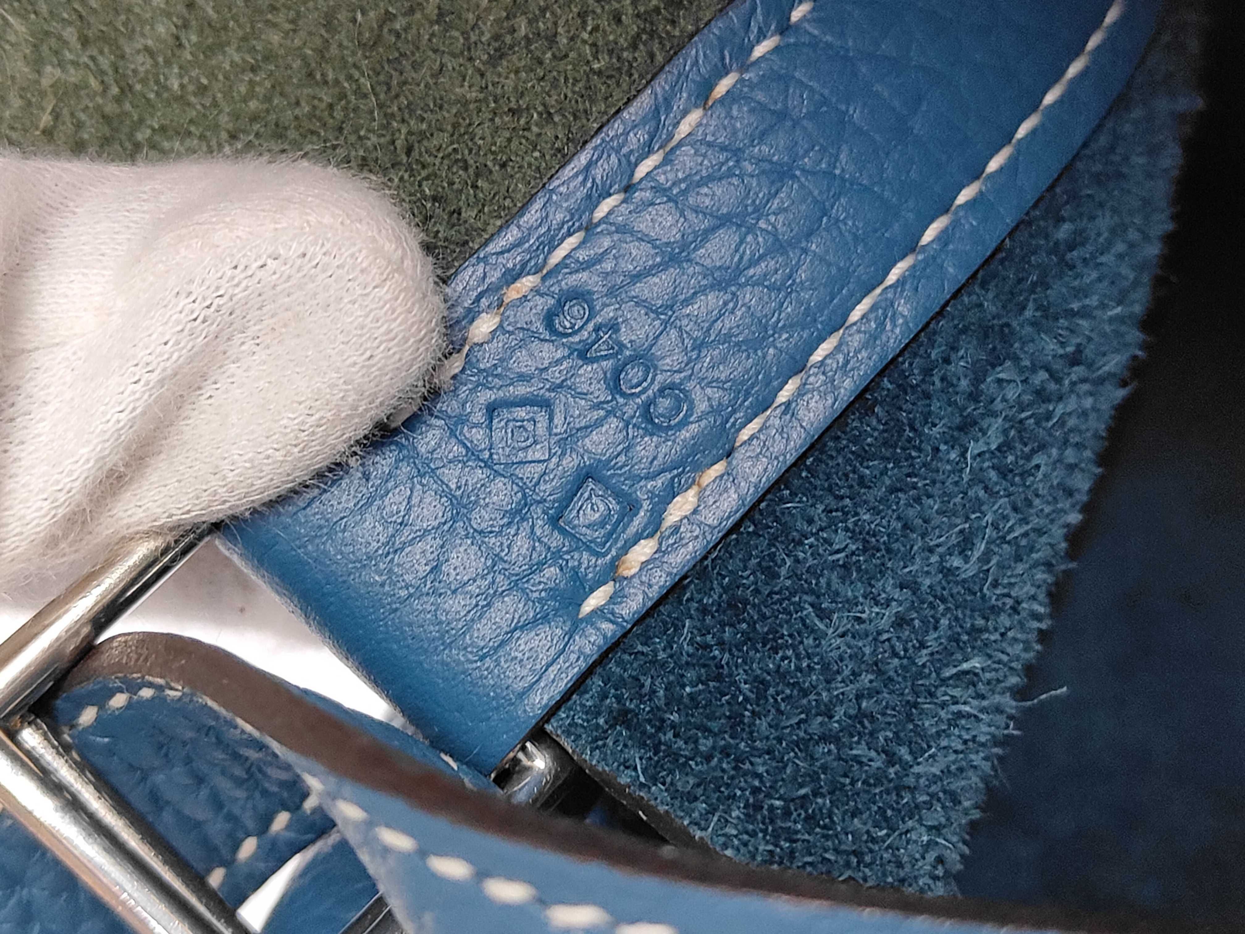 Picotin Lock GM Taurillon Bicolor Q stamp 2013 Handbag with dust bag, padlock, and key — view 11