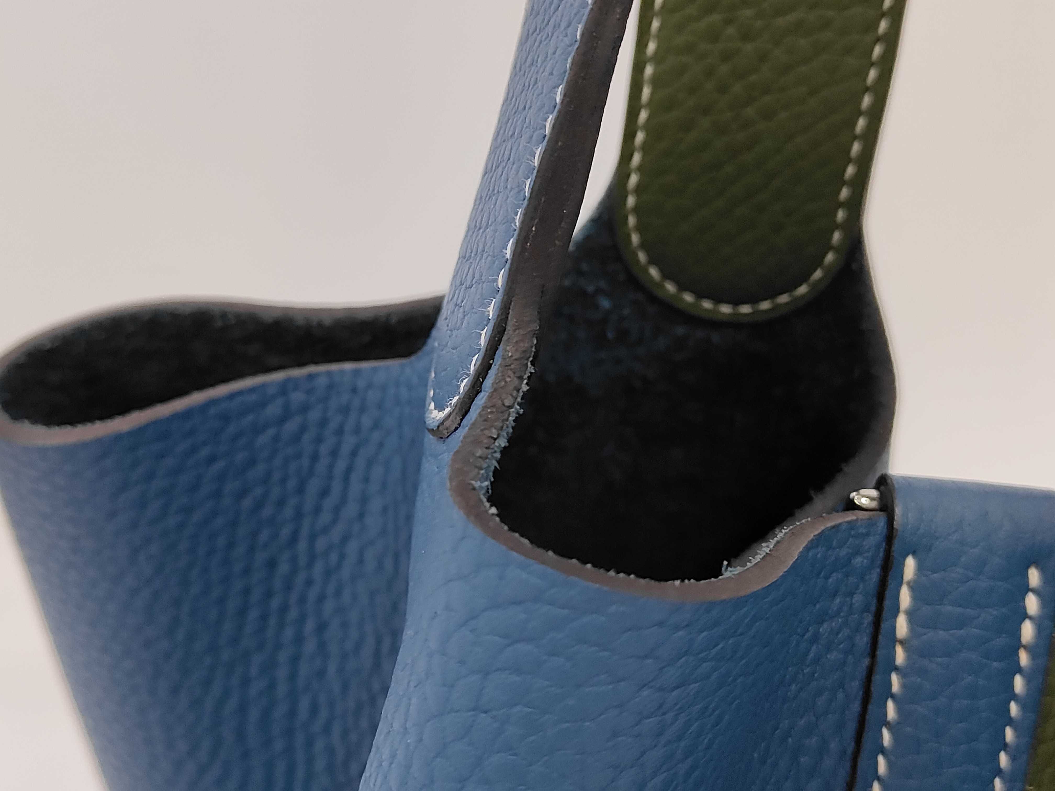 Picotin Lock GM Taurillon Bicolor Q stamp 2013 Handbag with dust bag, padlock, and key — view 3