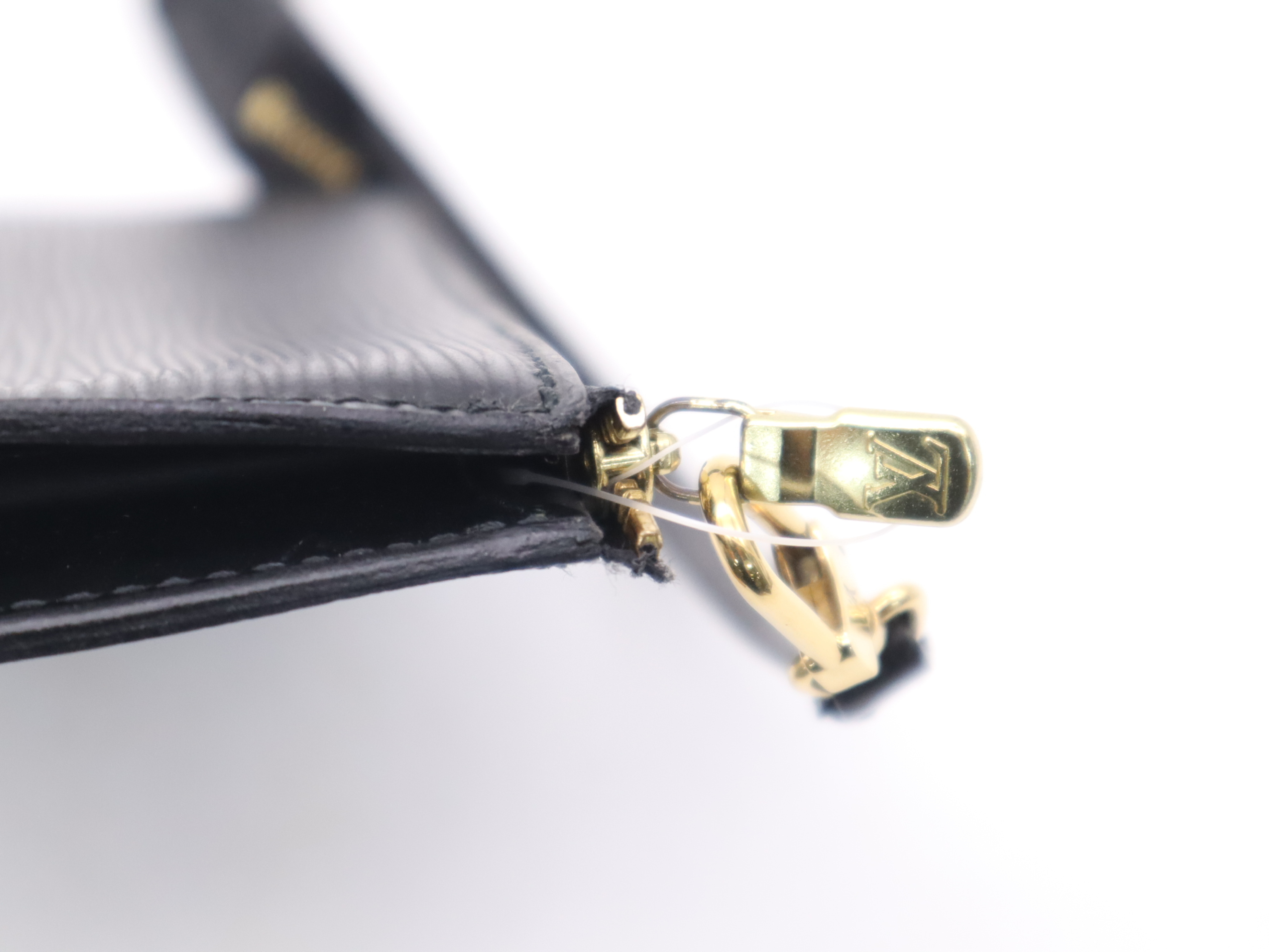M52942 Epi Pochette Accessoires Noir Handbag — view 7