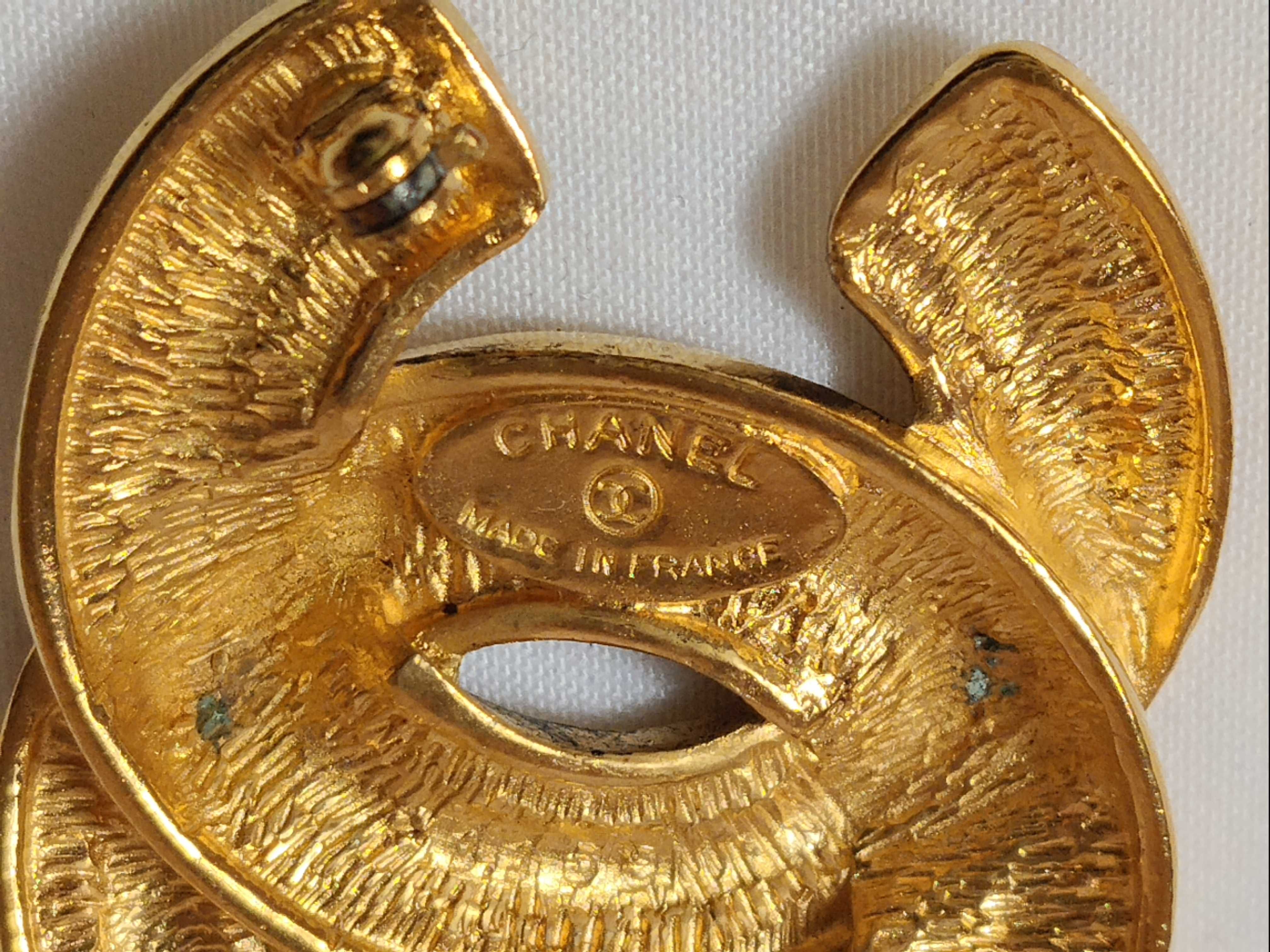 Matelassé Coco Brooch Gold Diameter Brooch — view 4