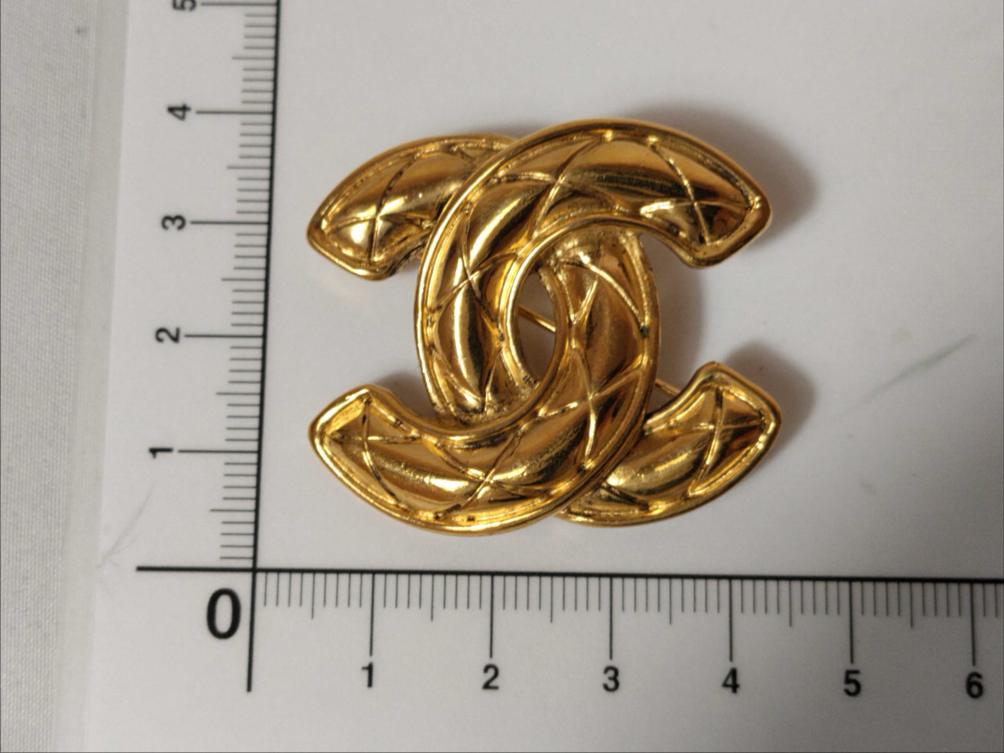 Matelassé Coco Brooch Gold Diameter Brooch — view 5