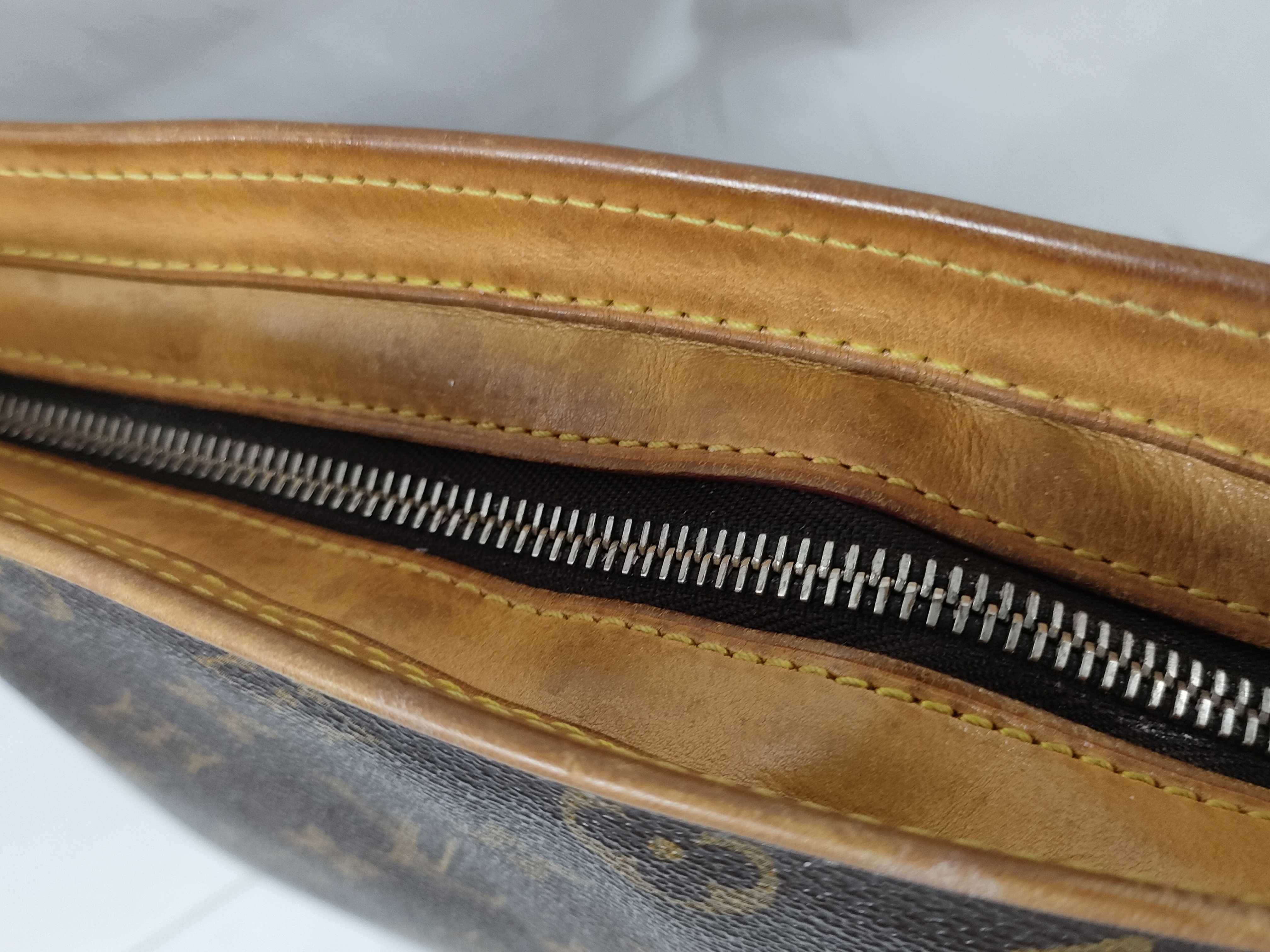 Monogram Louis Vuitton Brown Monogram Hudson GM M40045 Shoulder Bag — view 6