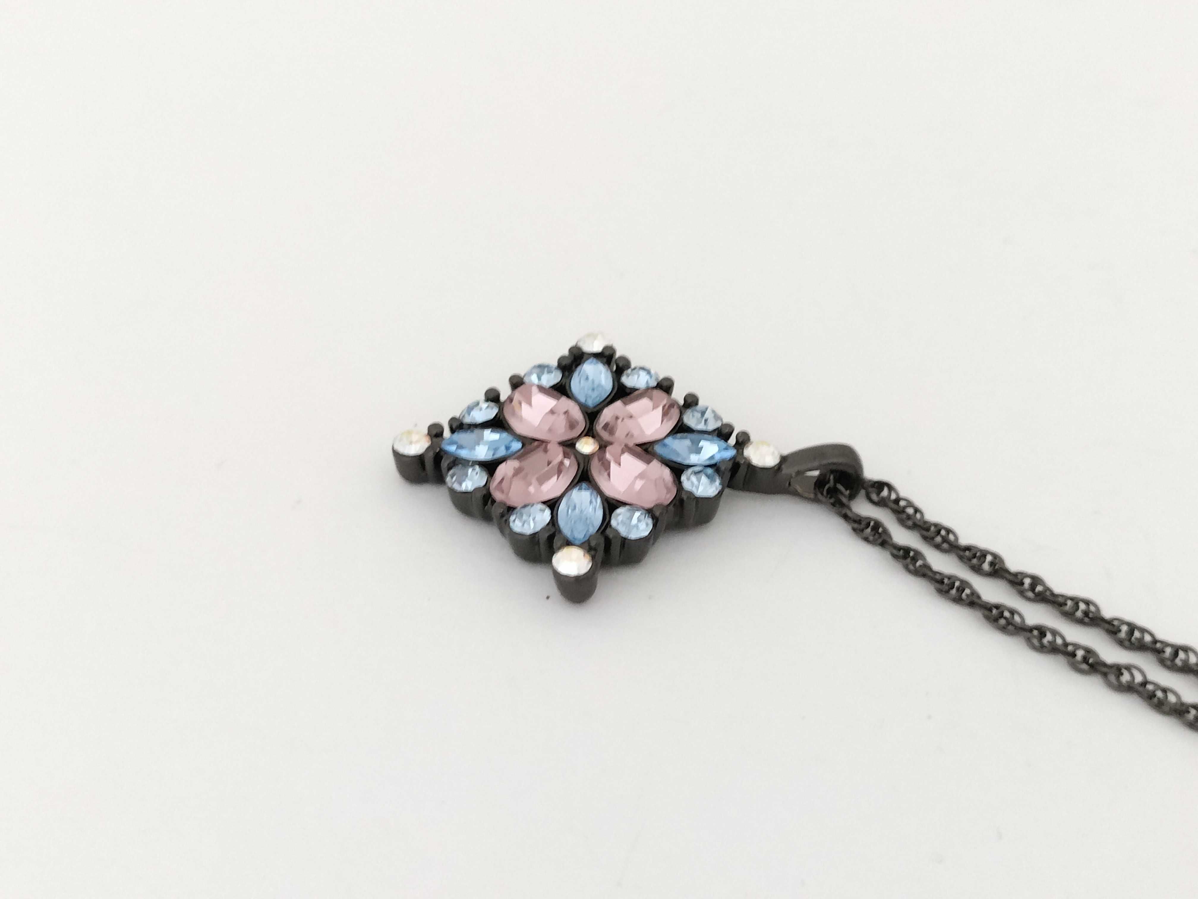 Necklace — view 3