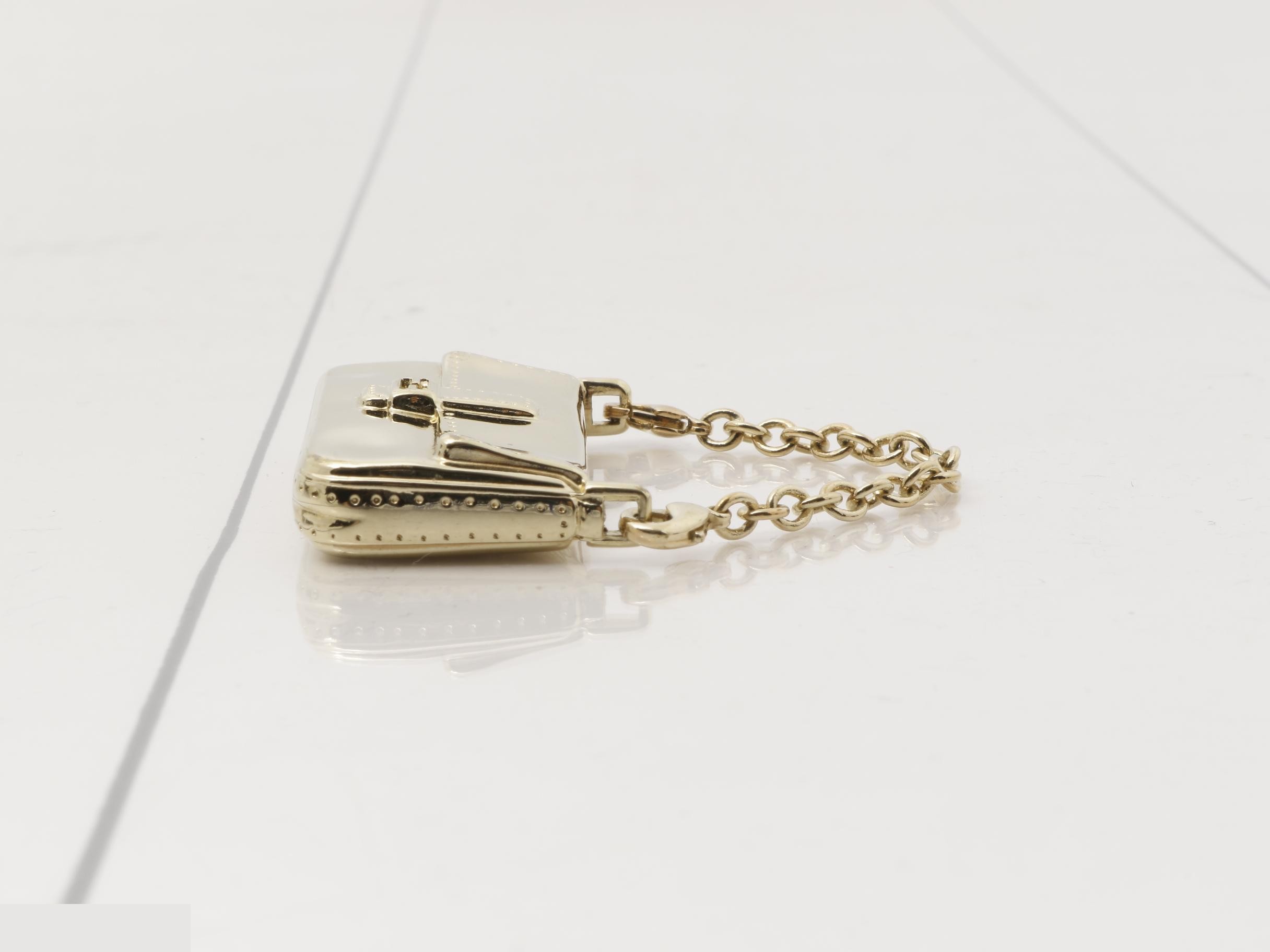 Other items: Small accessories, phone straps, keychains — view 3