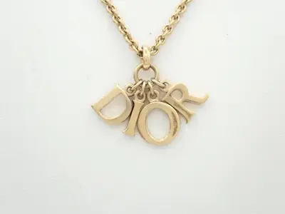 logo necklace pendant, neck circumference approximately 52cm