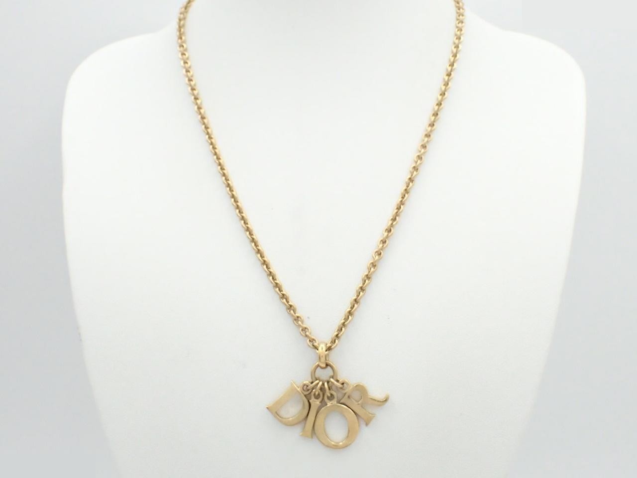logo necklace pendant, neck circumference approximately 52cm — view 3
