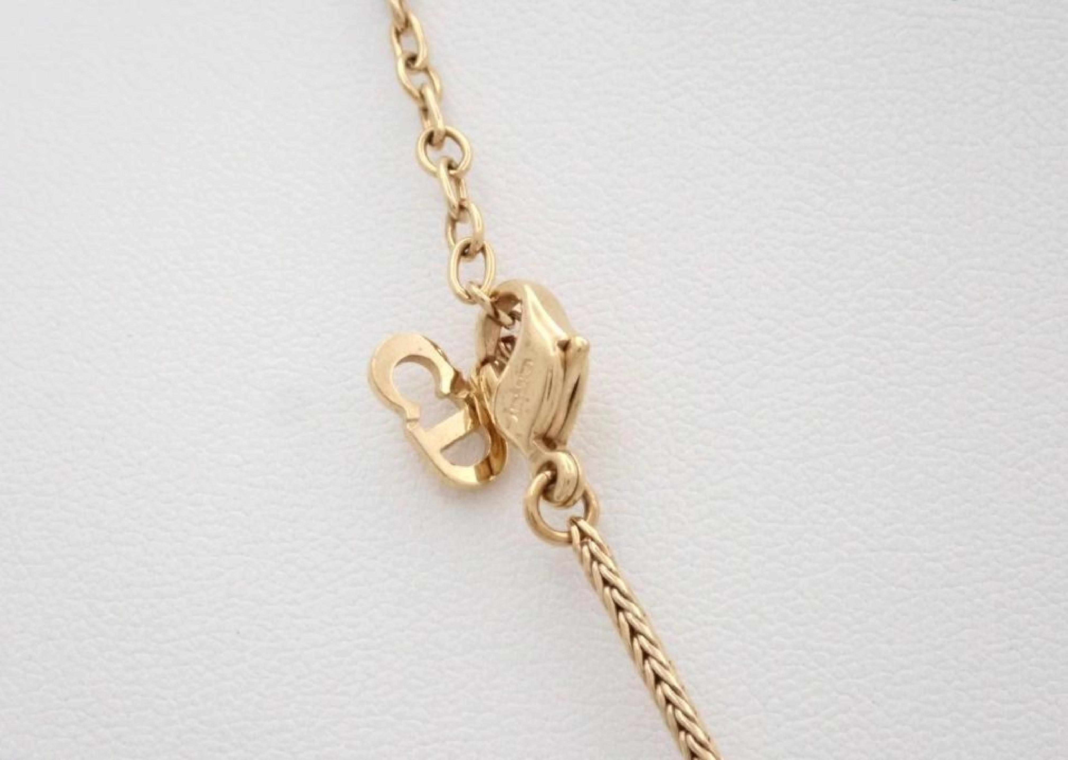 gold necklace — view 3
