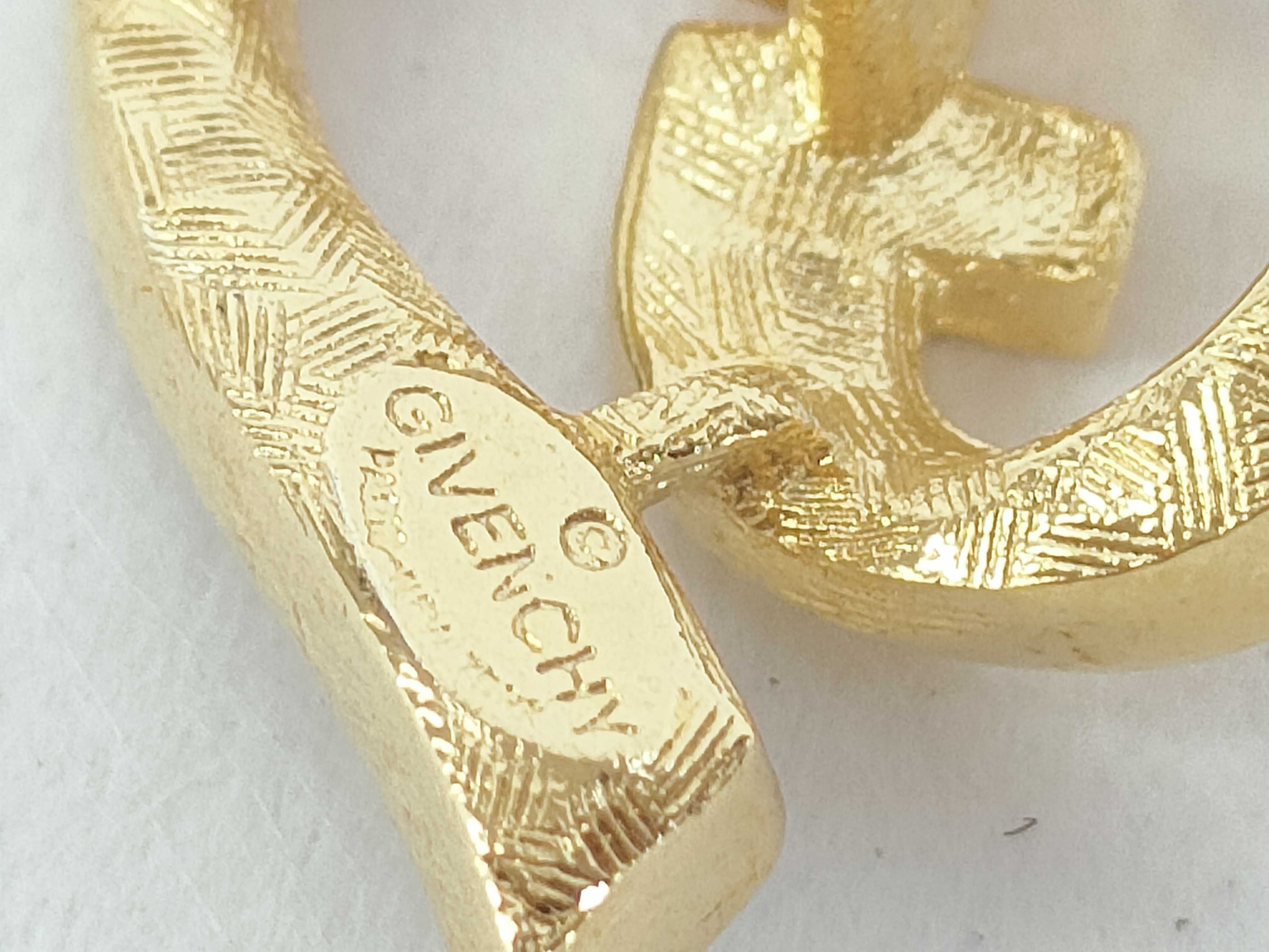 G logo necklace — view 3