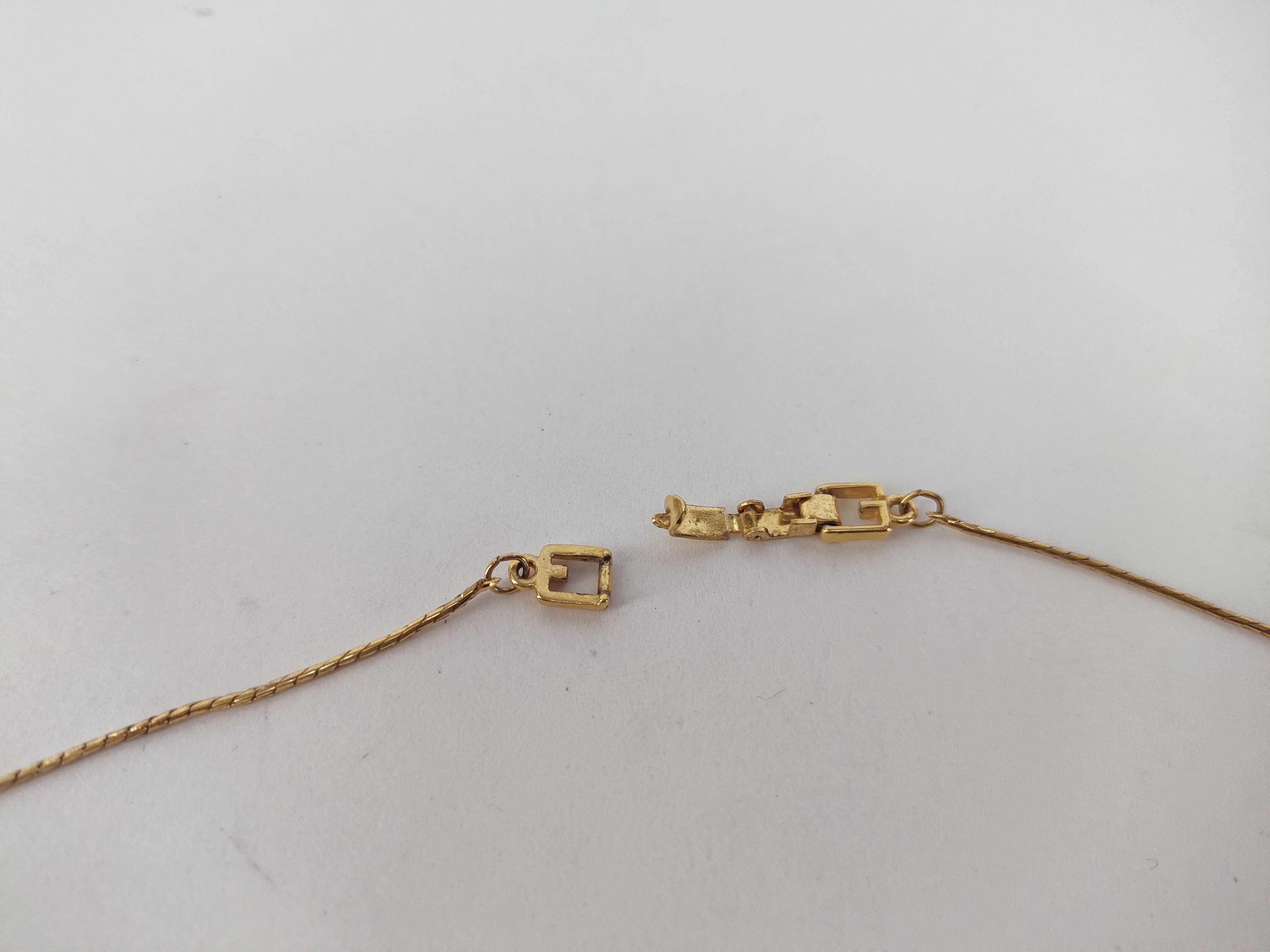 G logo necklace — view 6