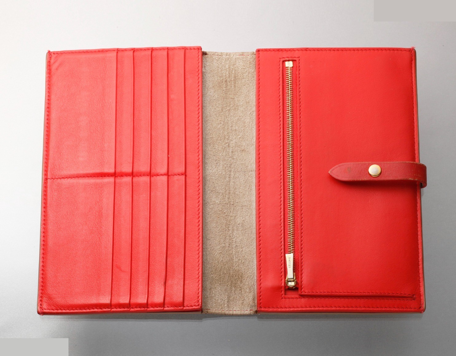 Other lines: Bags and Wallets — view 3