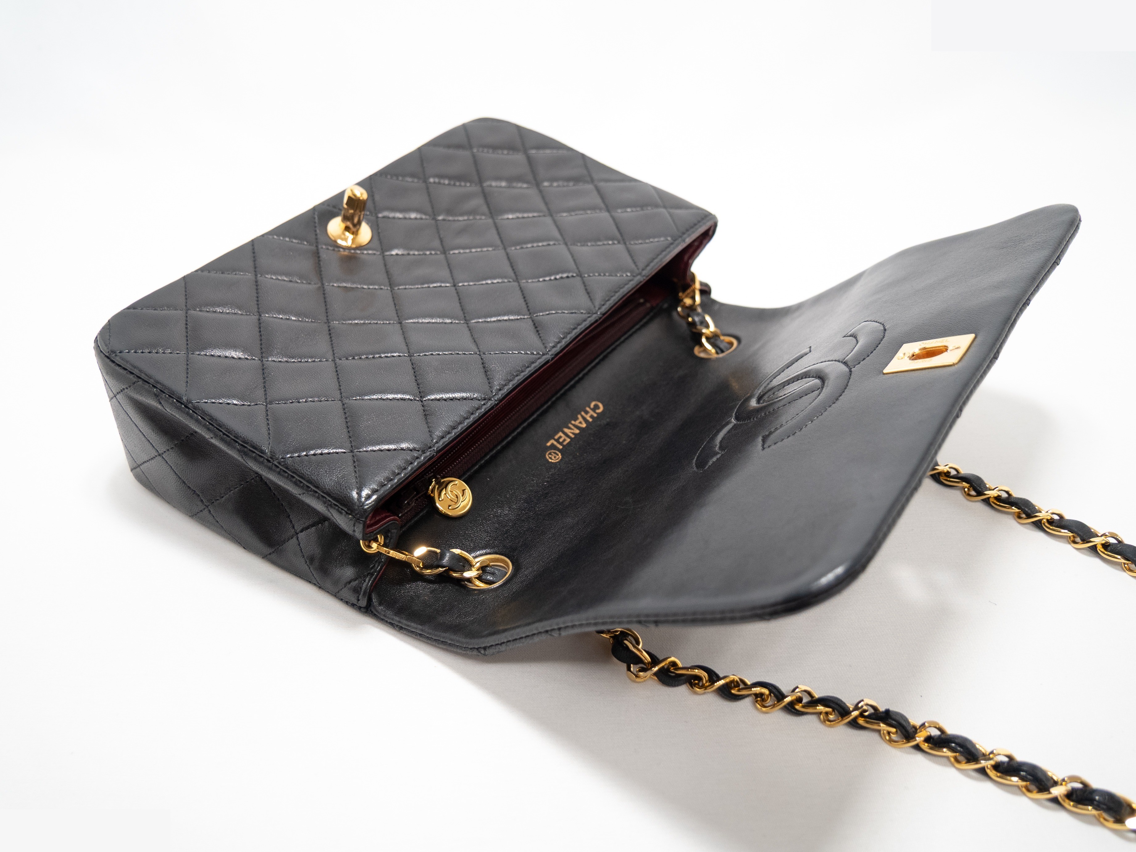 Matelassé full flap bag, matching seal card, box and bag included. — view 6