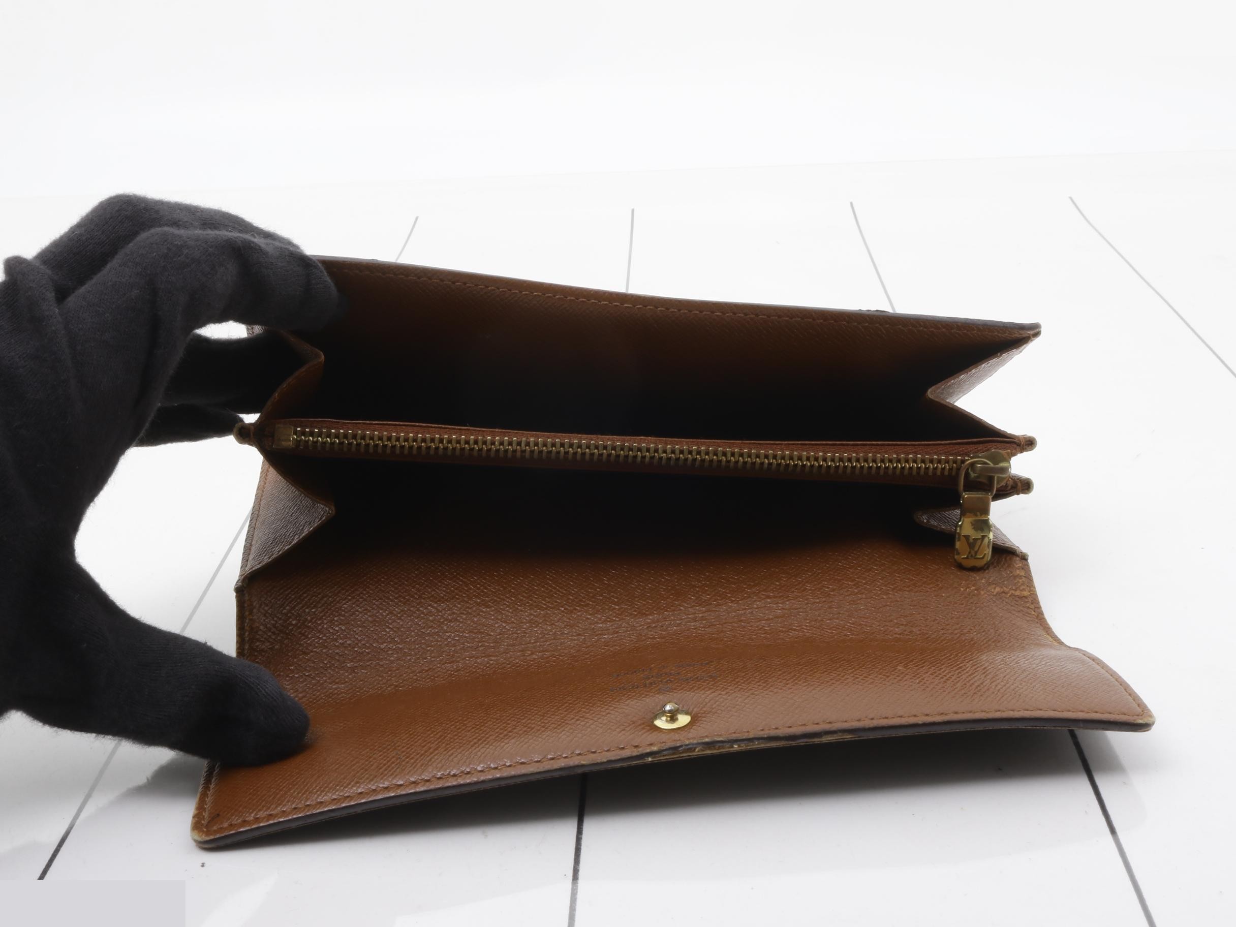 wallet — view 4