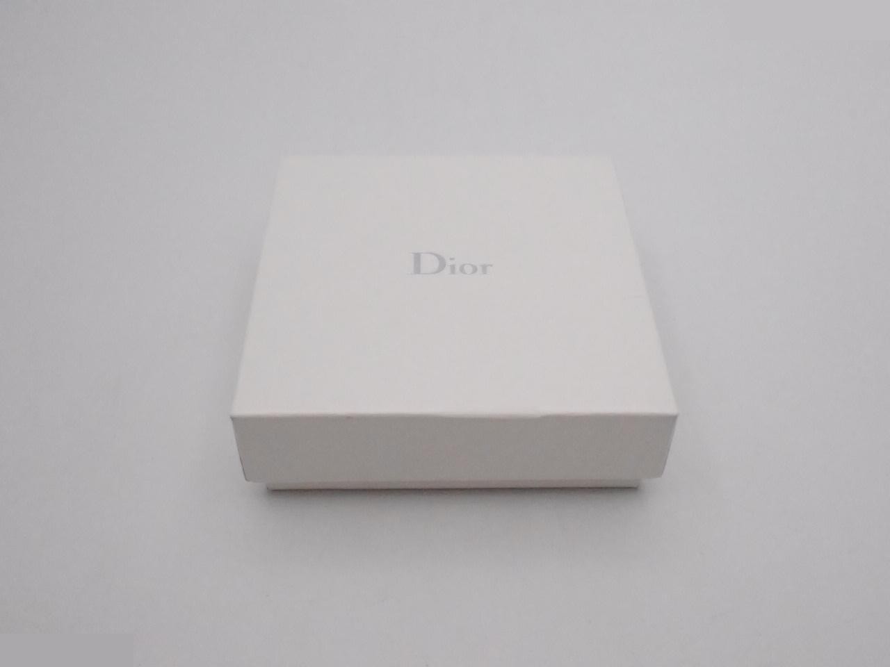 D logo heart rhinestone swing earrings, with box. — view 4
