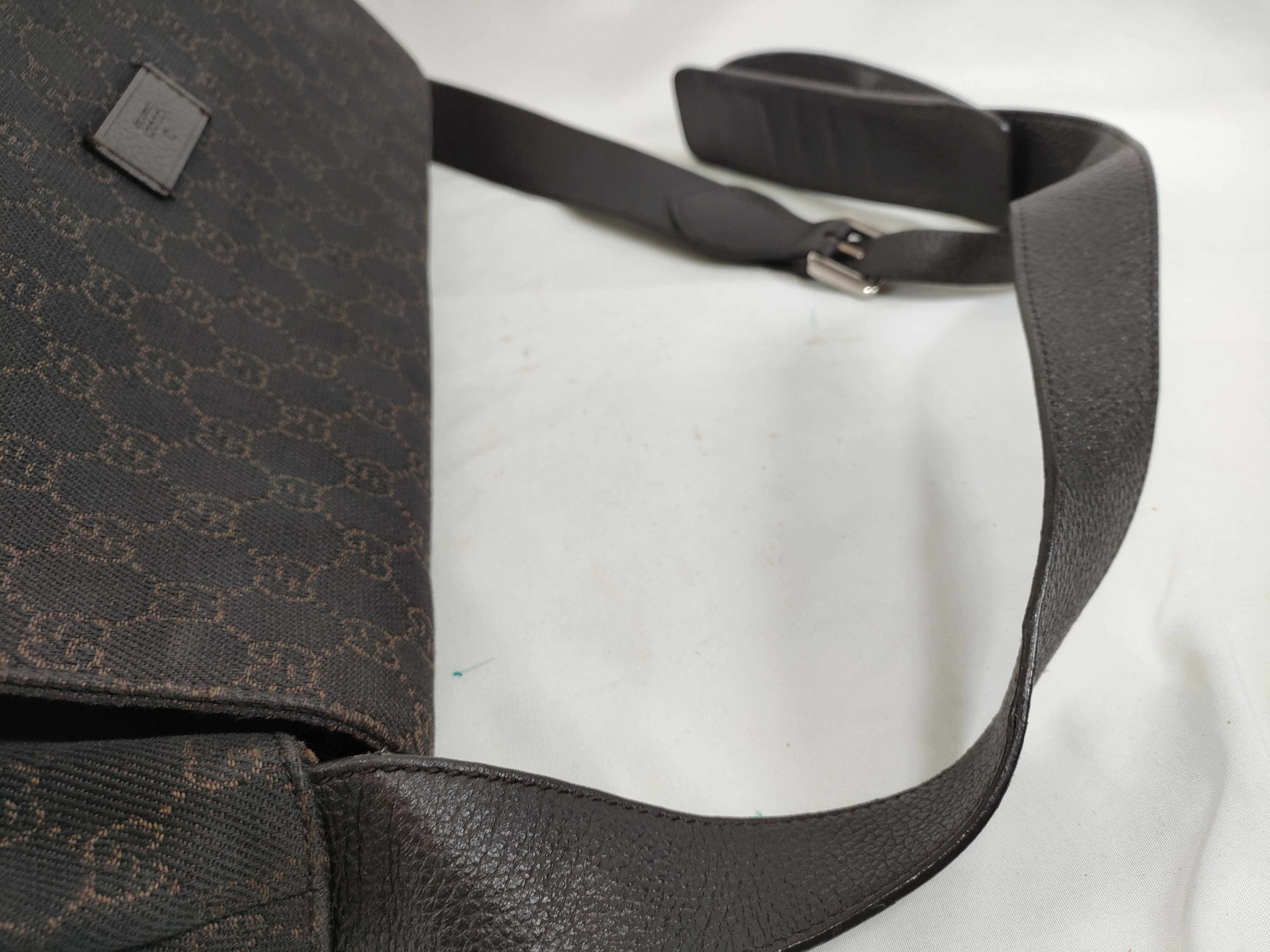 GG Canvas Gucci GG Shoulder Bag — view 3