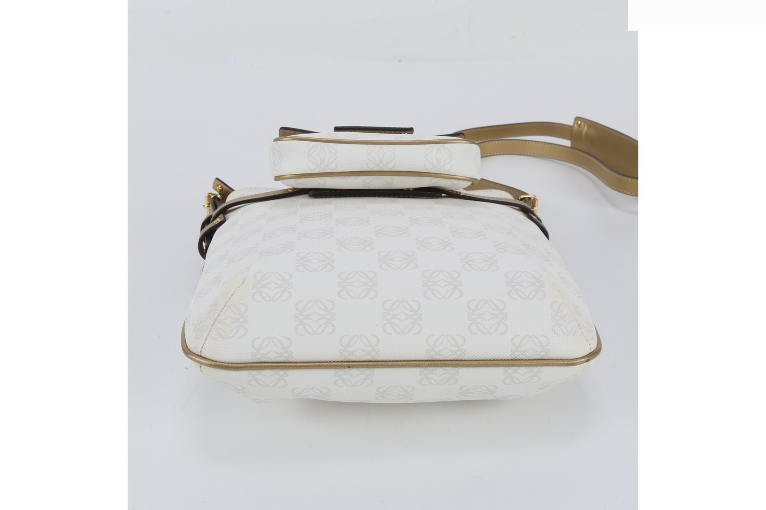 Anagram Repeat Leather Shoulder Bag — view 5