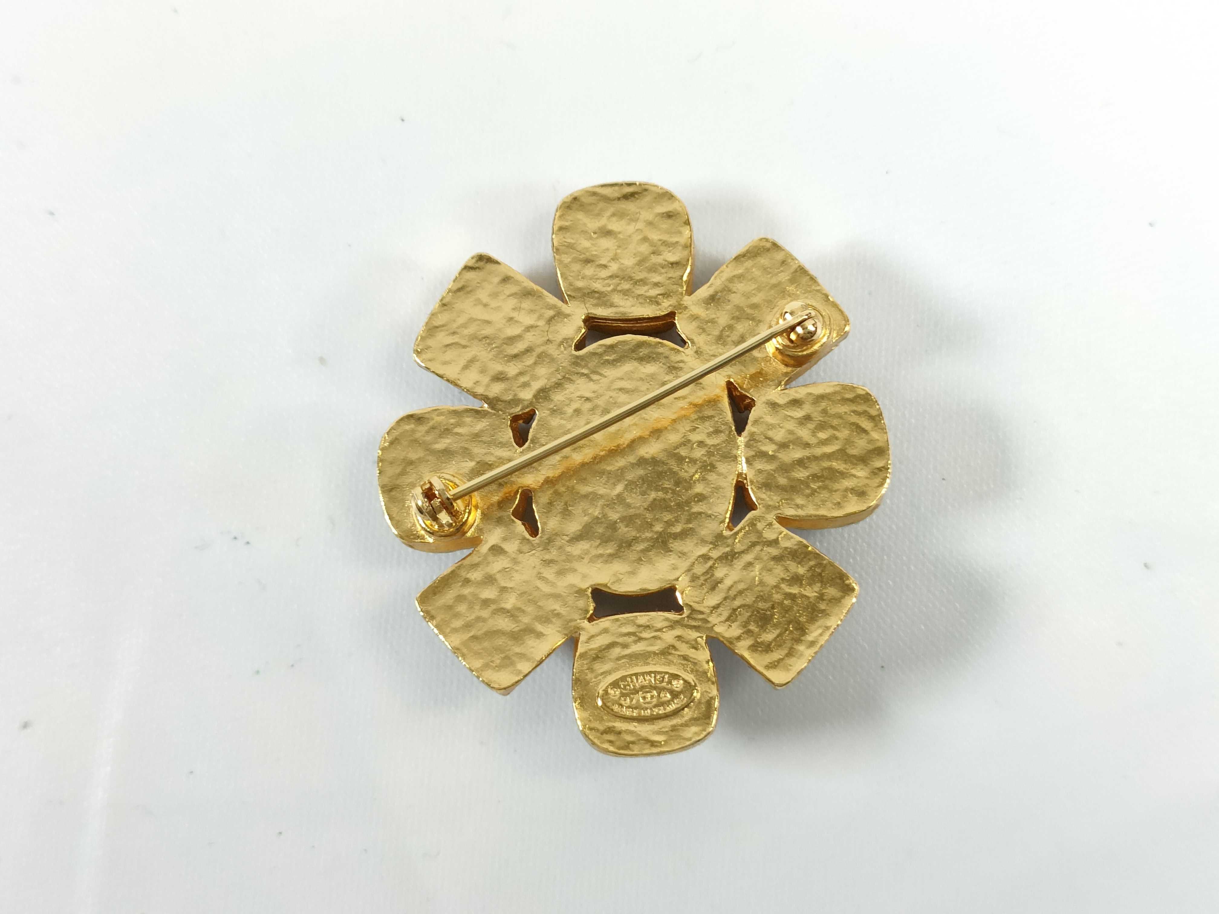 97 A Brooch Brown Brooch — view 2