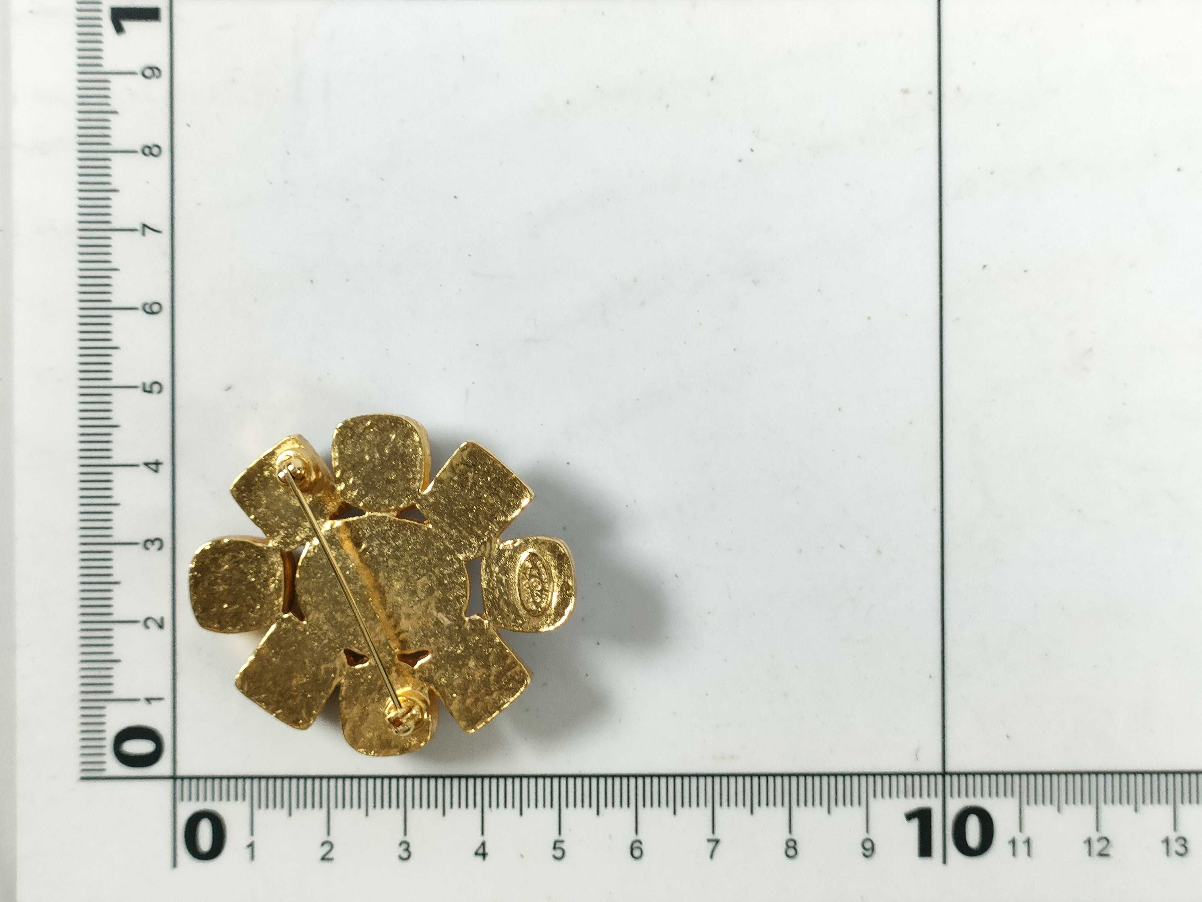 97 A Brooch Brown Brooch — view 3