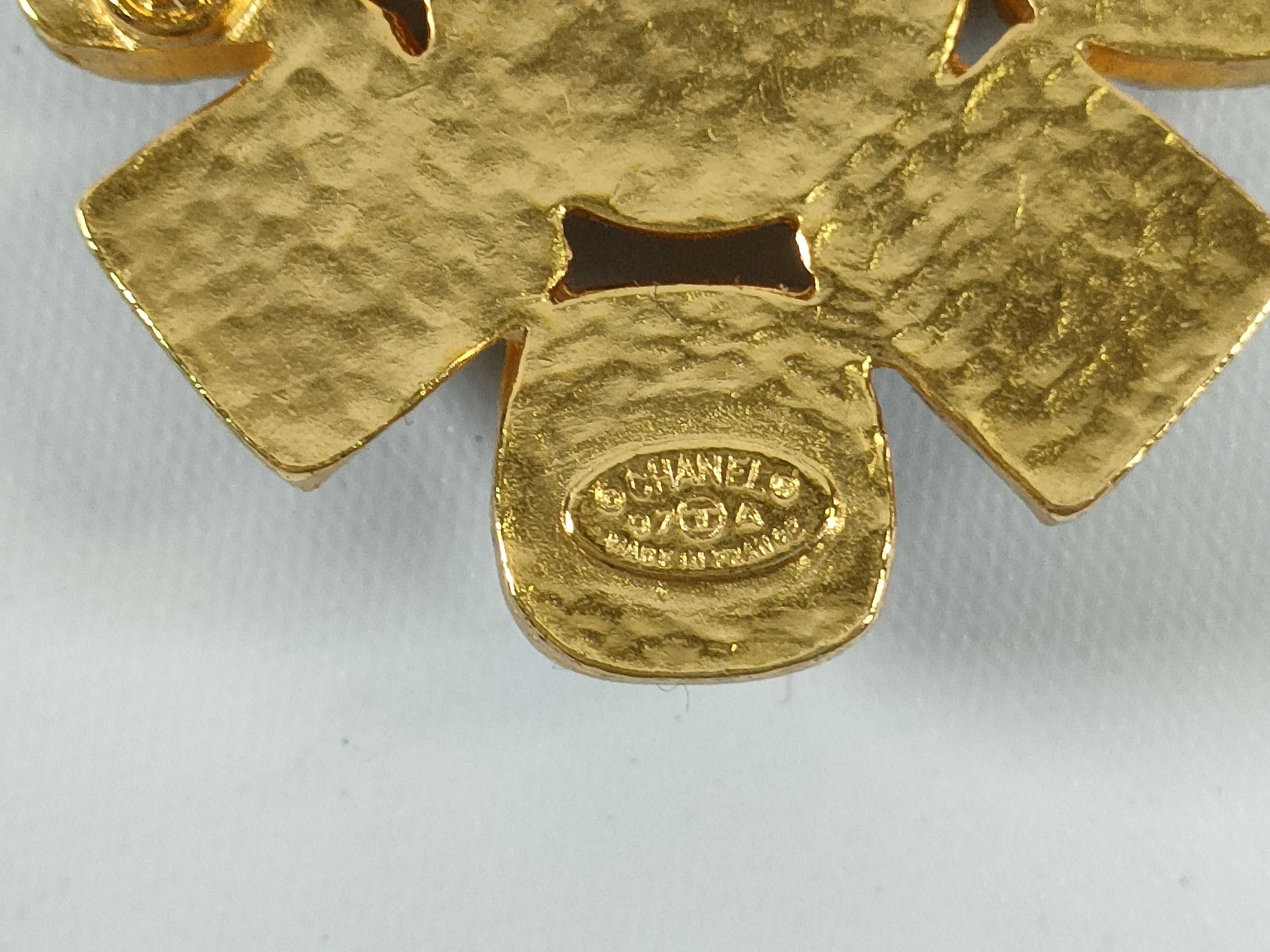 97 A Brooch Brown Brooch — view 4