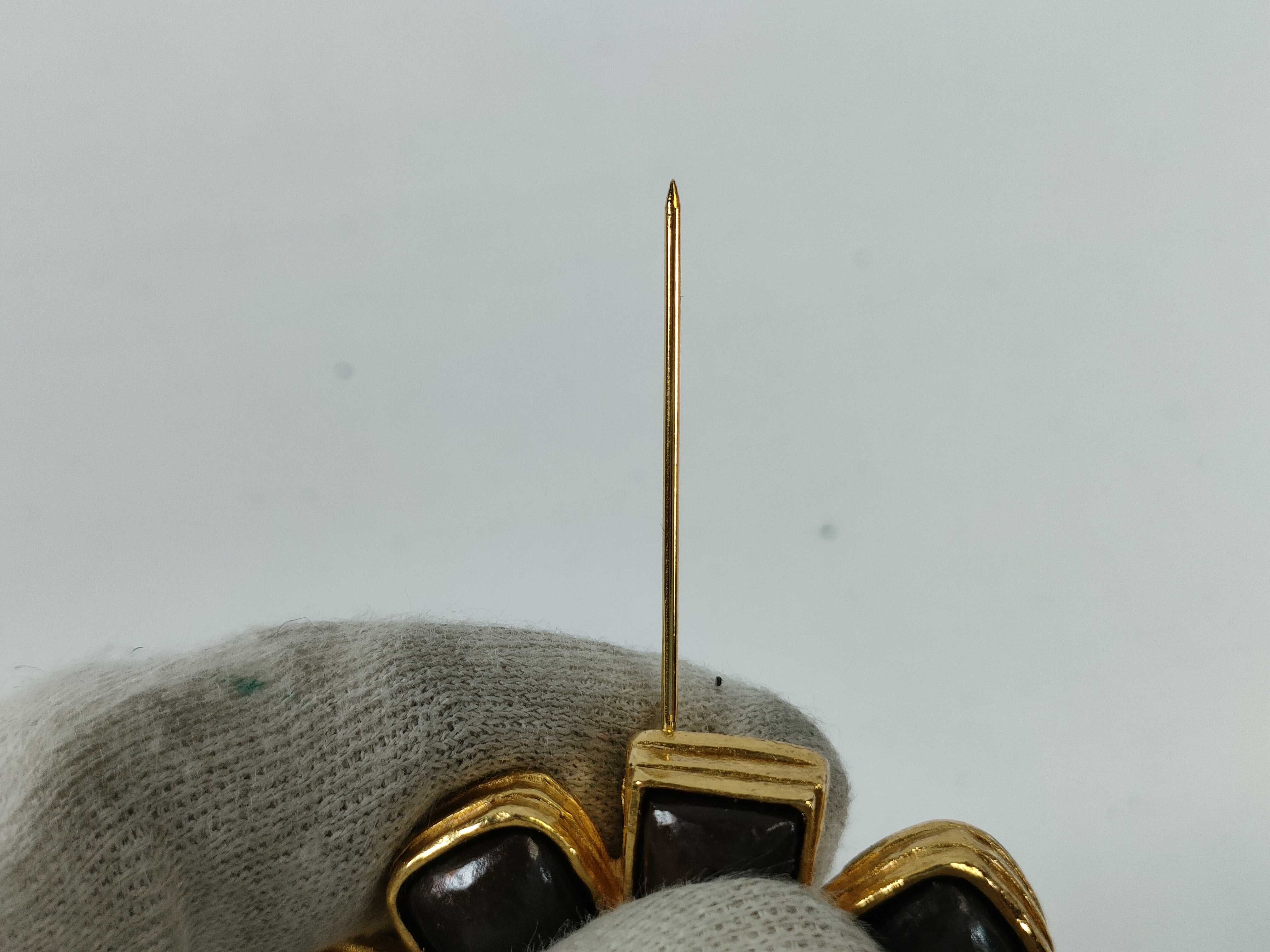 97 A Brooch Brown Brooch — view 7