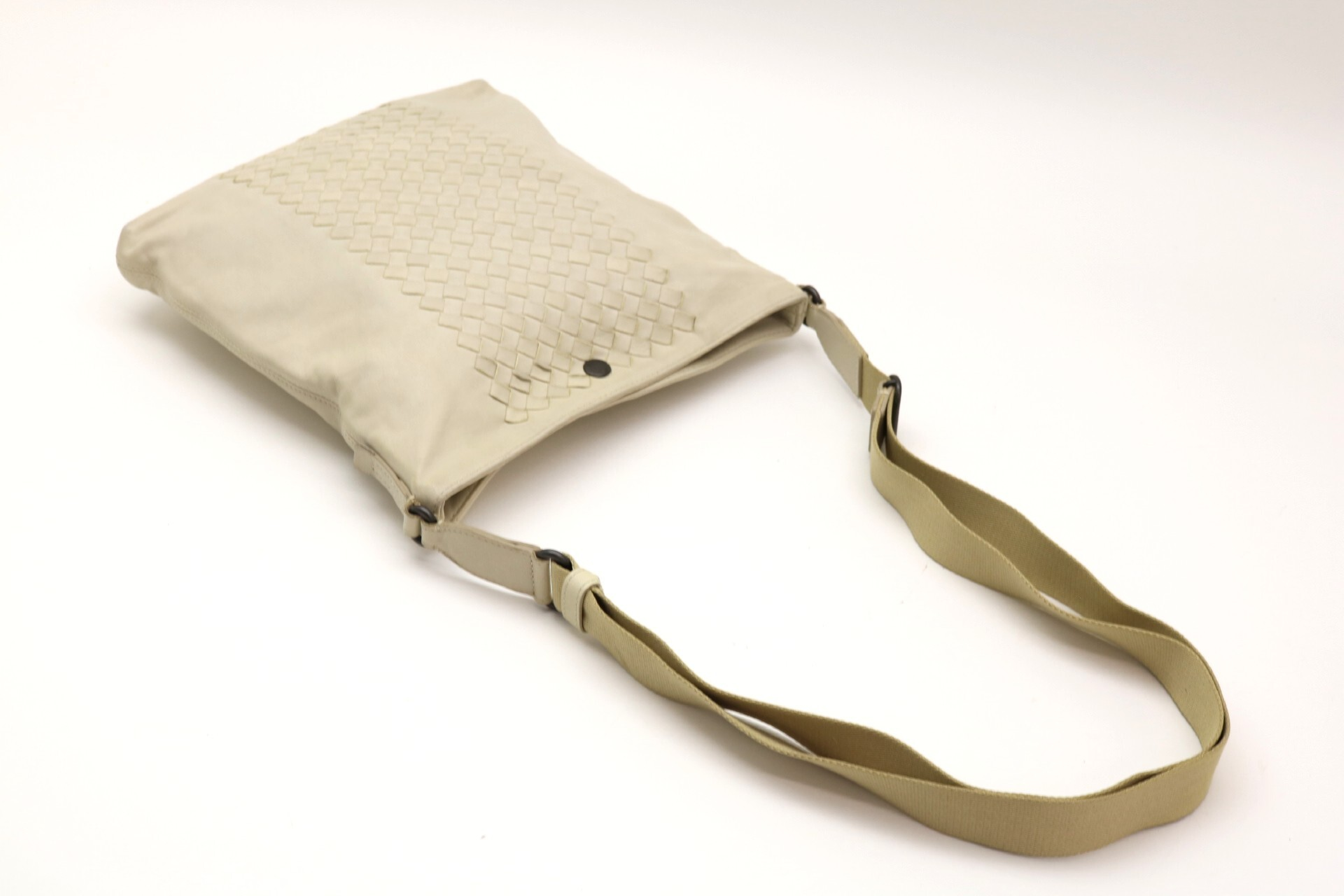 Intrecciato Leather Shoulder Bag — view 8