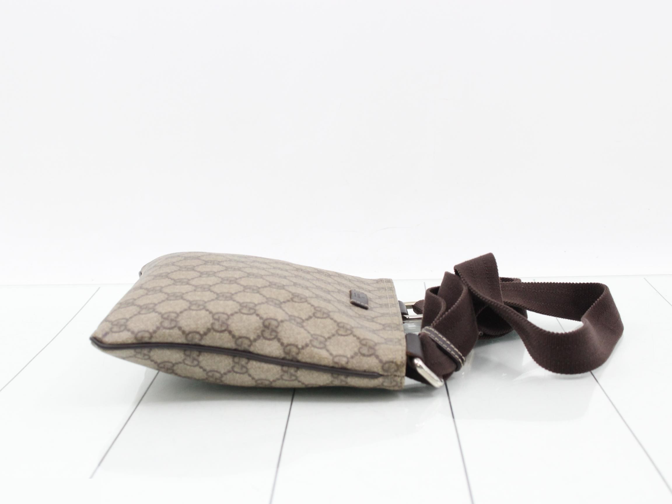 GG Supreme Shoulder Bag — view 3