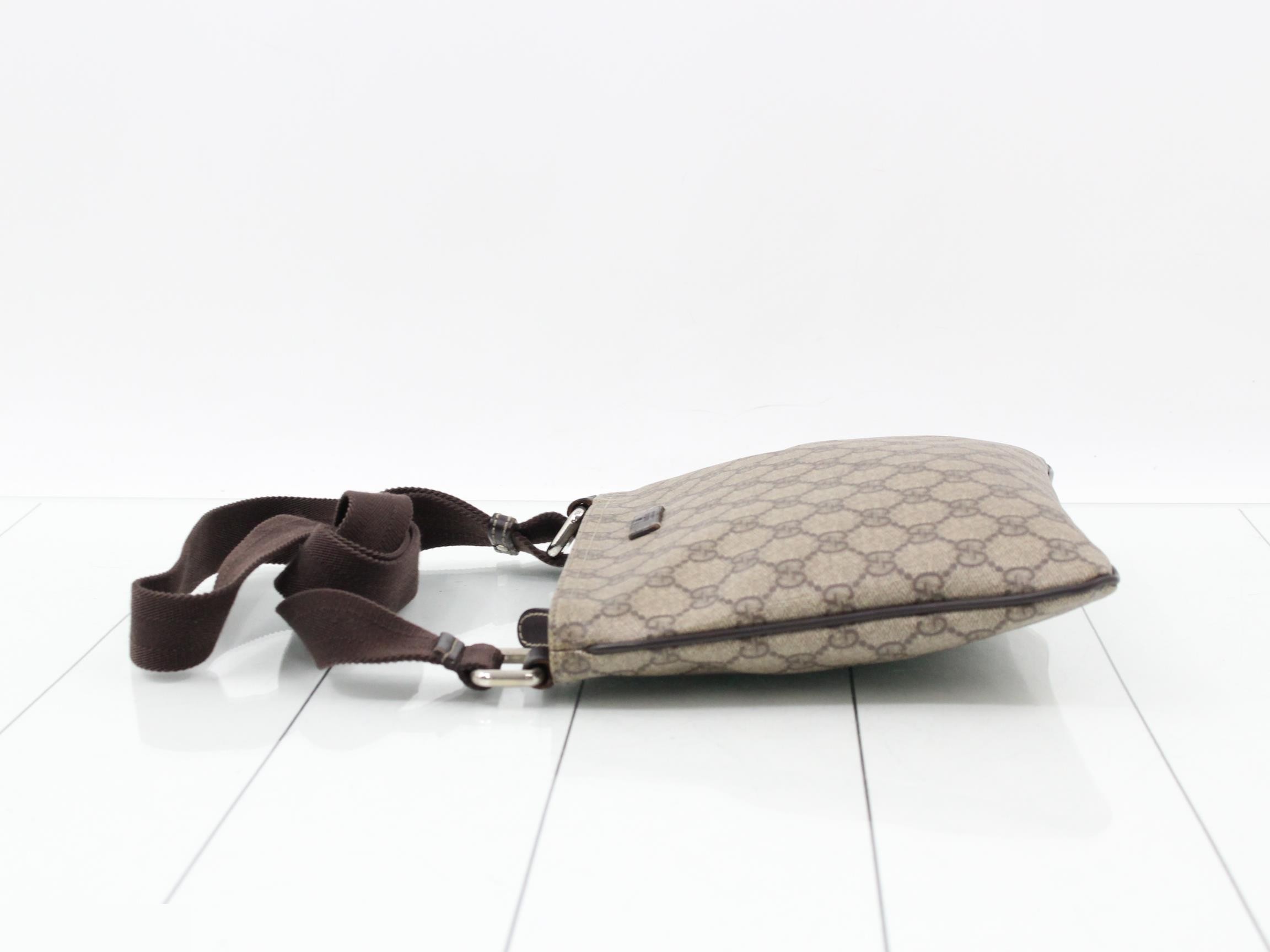GG Supreme Shoulder Bag — view 4