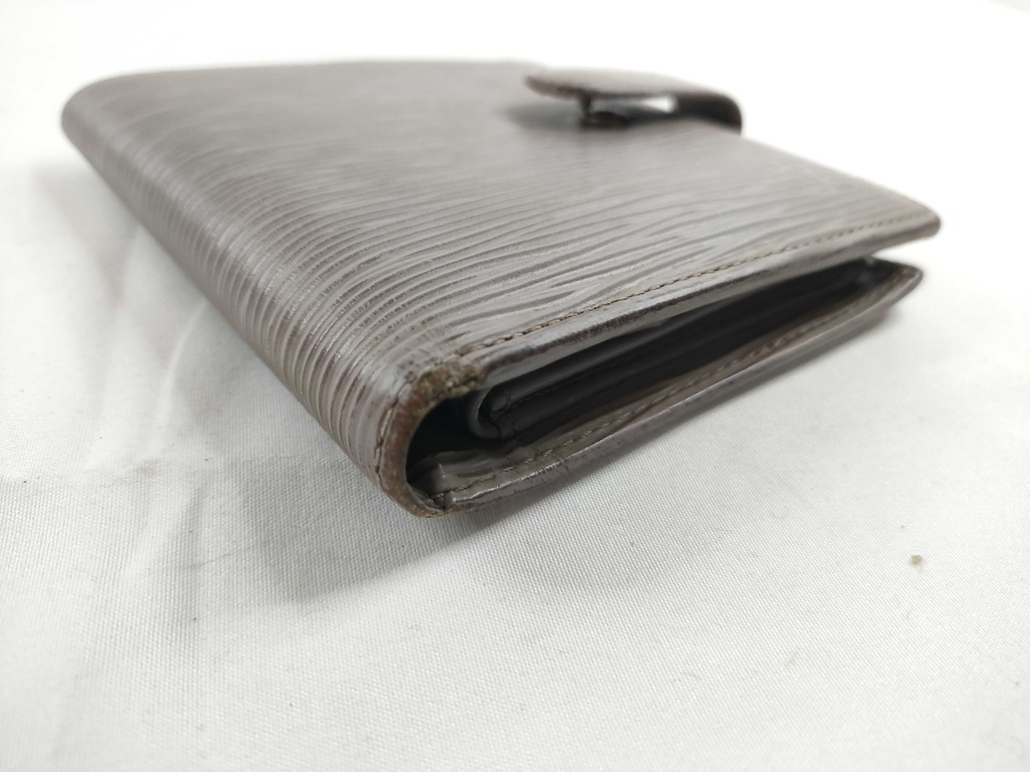 Epi Louis Vuitton Portefeuille Compact M6355B MI1011 Epi Wallet — view 3
