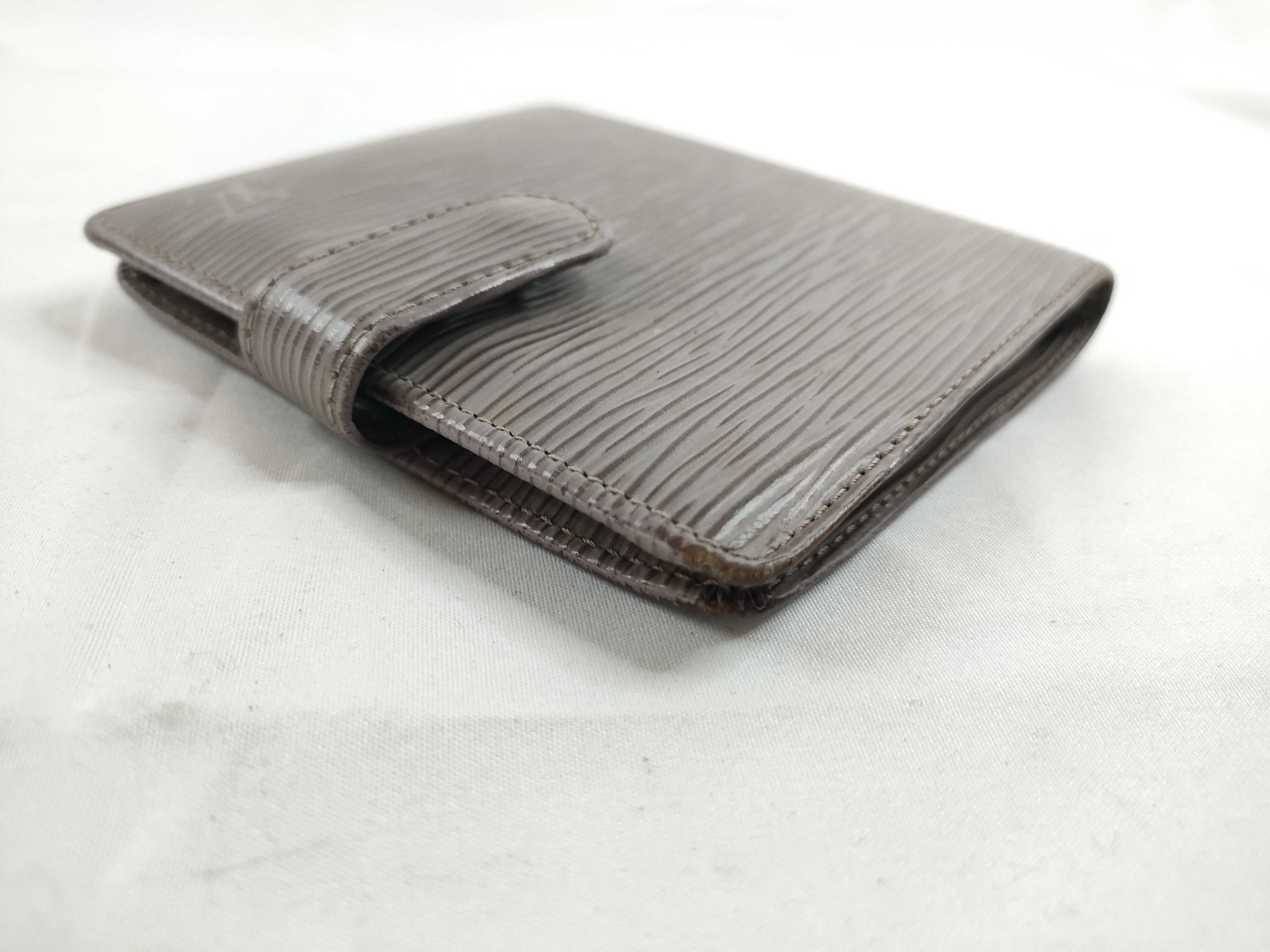 Epi Louis Vuitton Portefeuille Compact M6355B MI1011 Epi Wallet — view 4