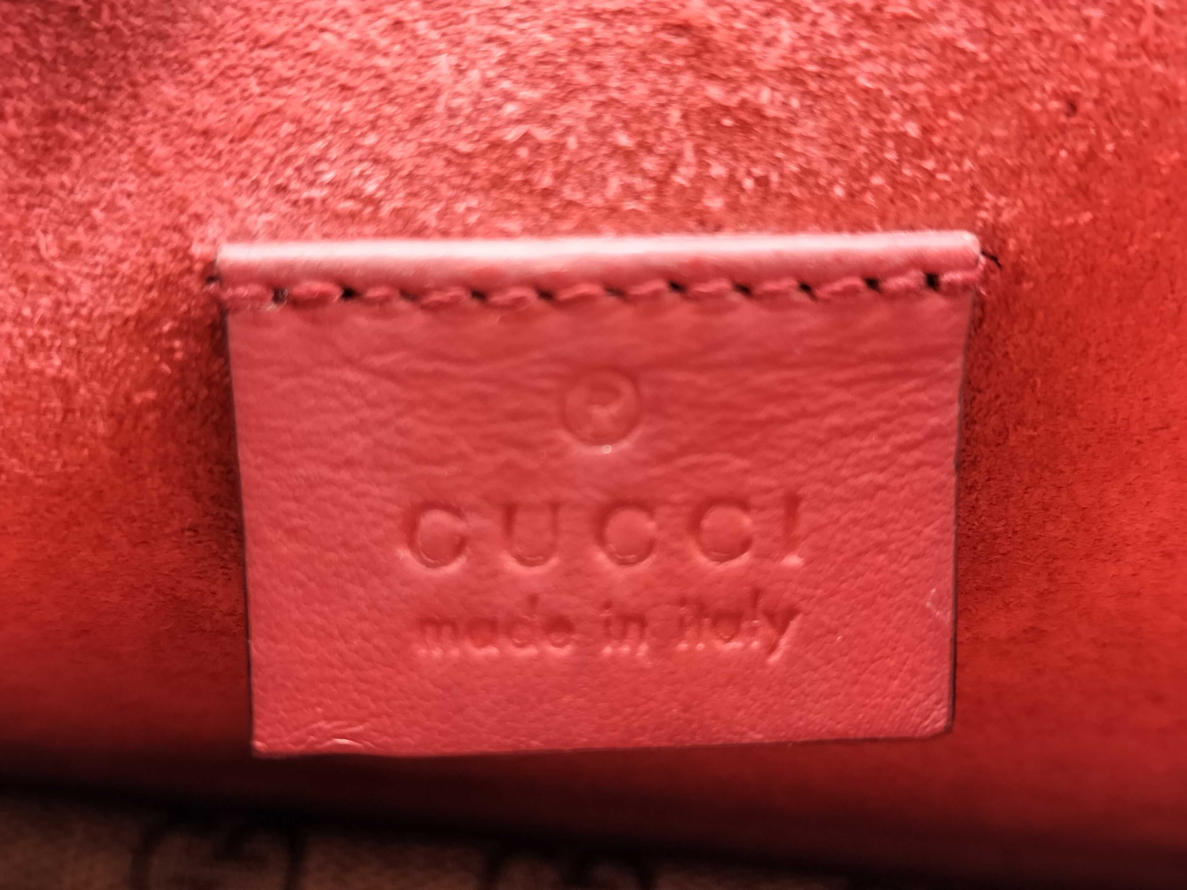 GG Supreme Shoulder Bag — view 11