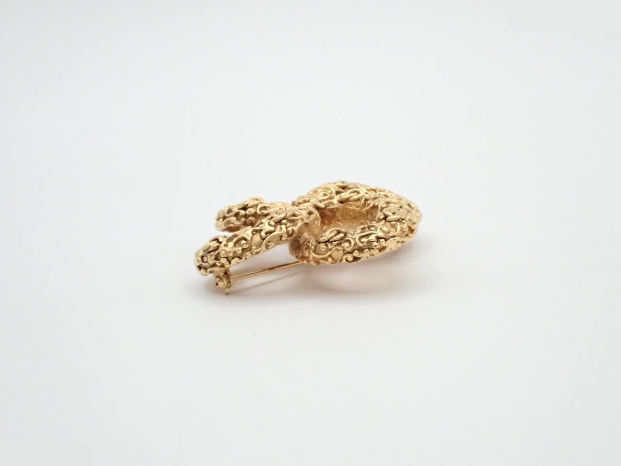 Gold brooch — view 3