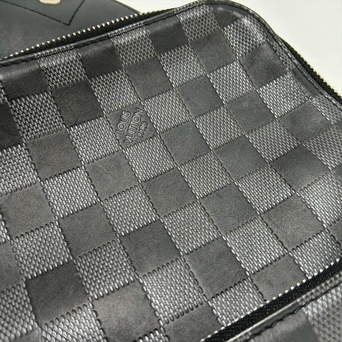 Damier Infini Avenue Sling Bag N40303 MB0169 Navy — view 11