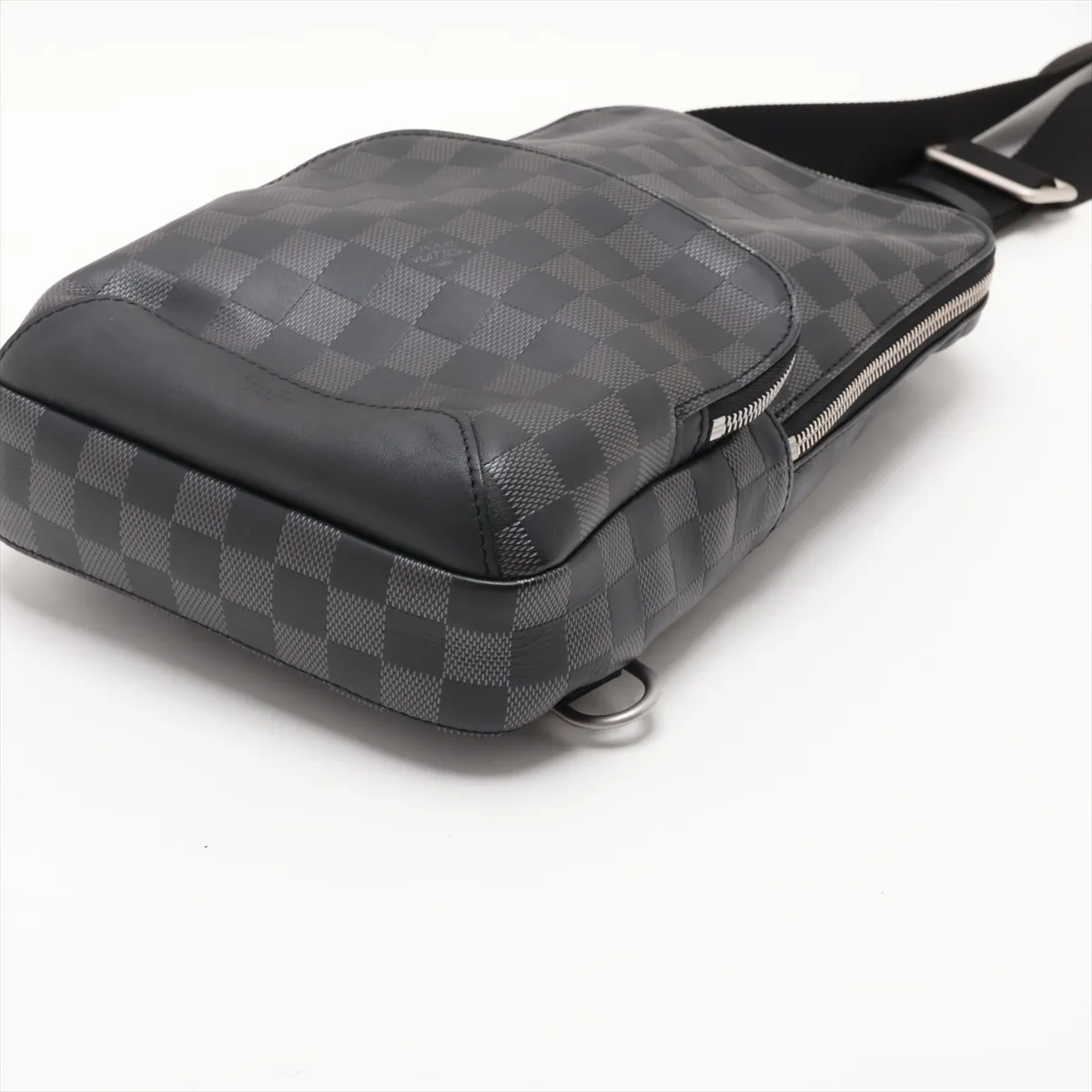 Damier Infini Avenue Sling Bag N40303 MB0169 Navy — view 3