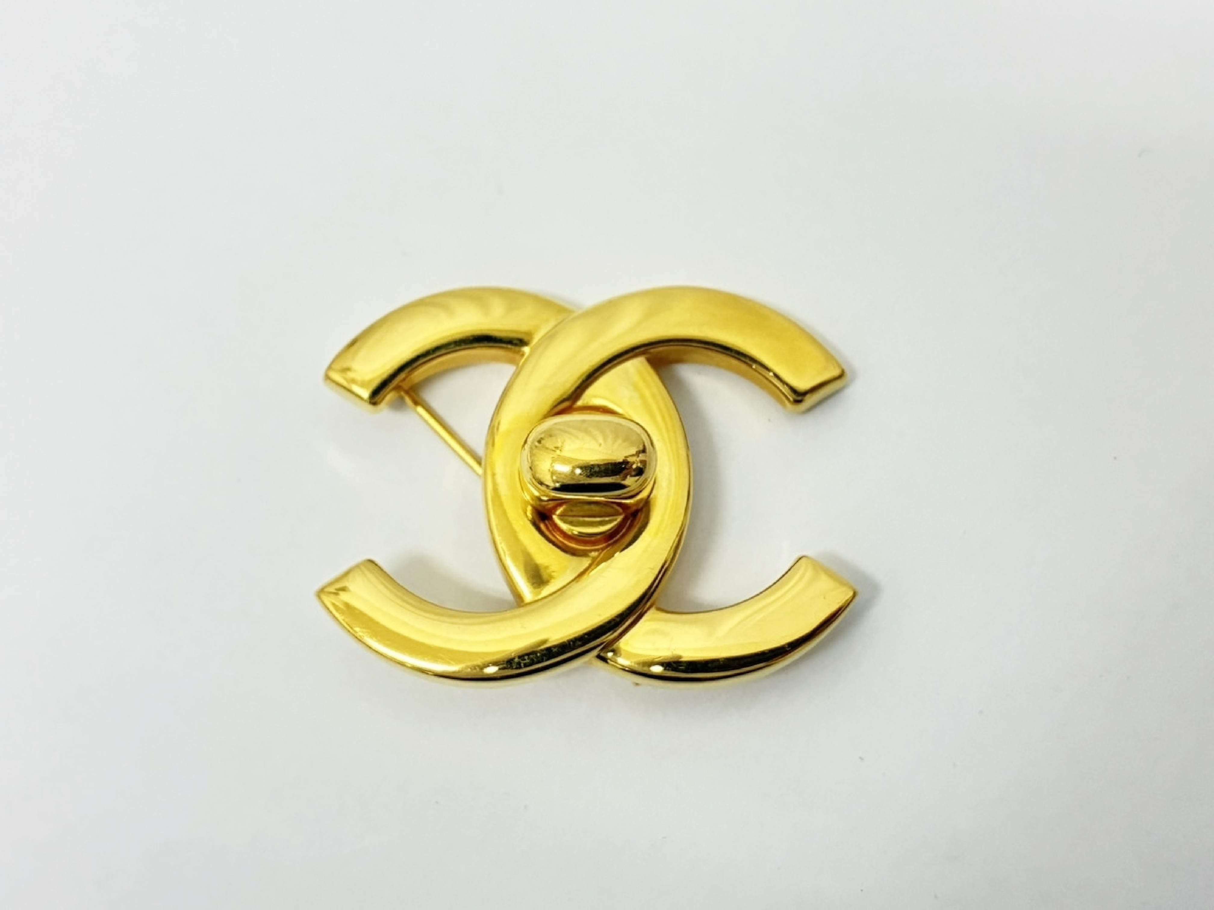 Coco Mark Turnlock Brooch GP Brooch