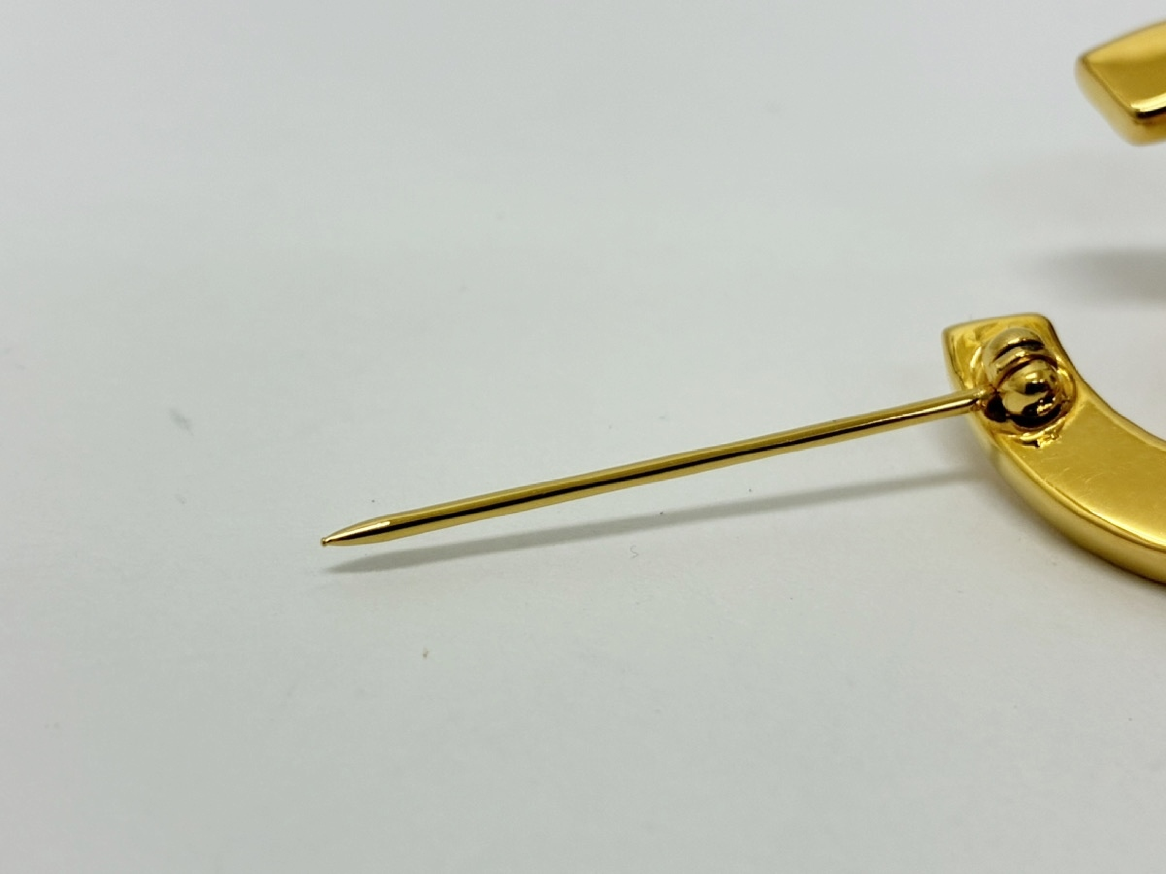 Coco Mark Turnlock Brooch GP Brooch — view 4