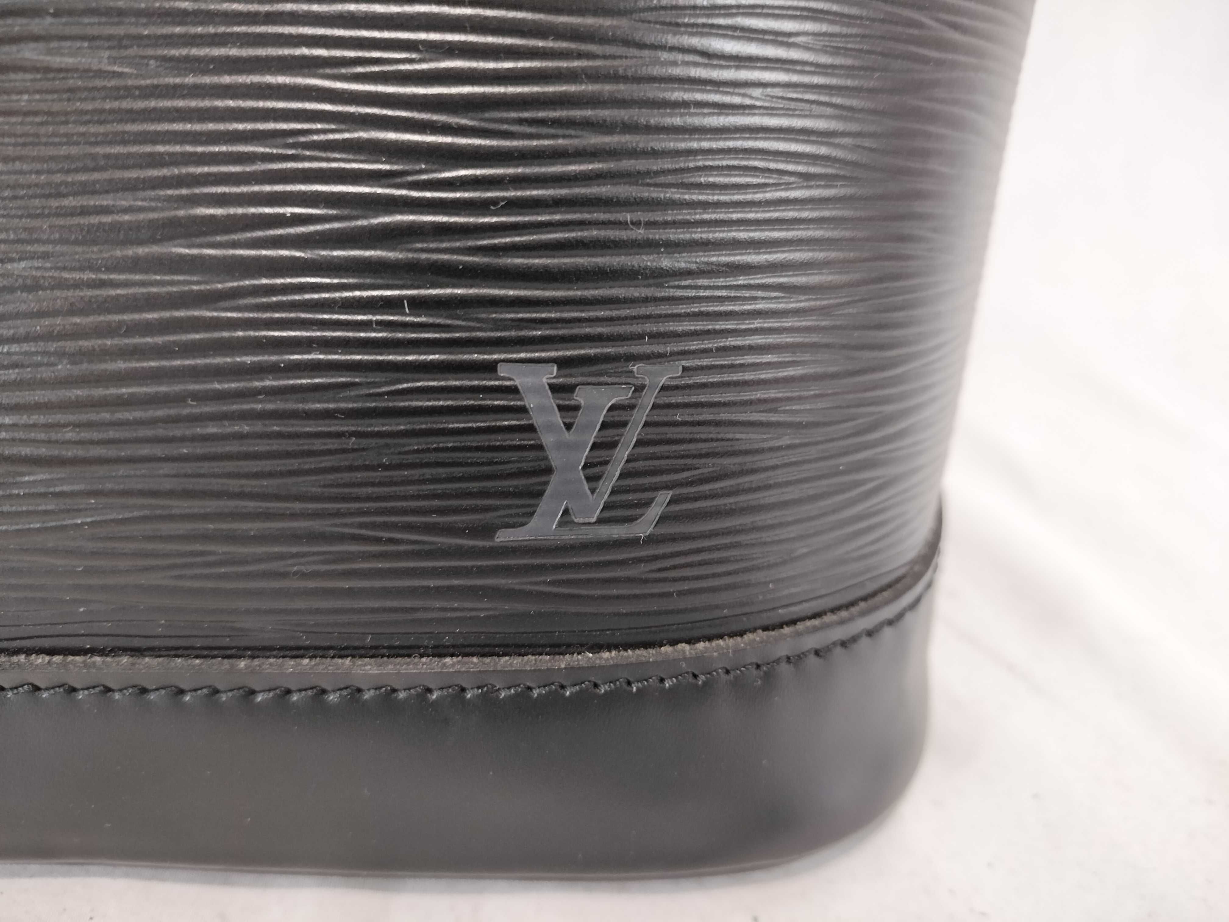 Epi Alma PM Noir Handbag — view 2