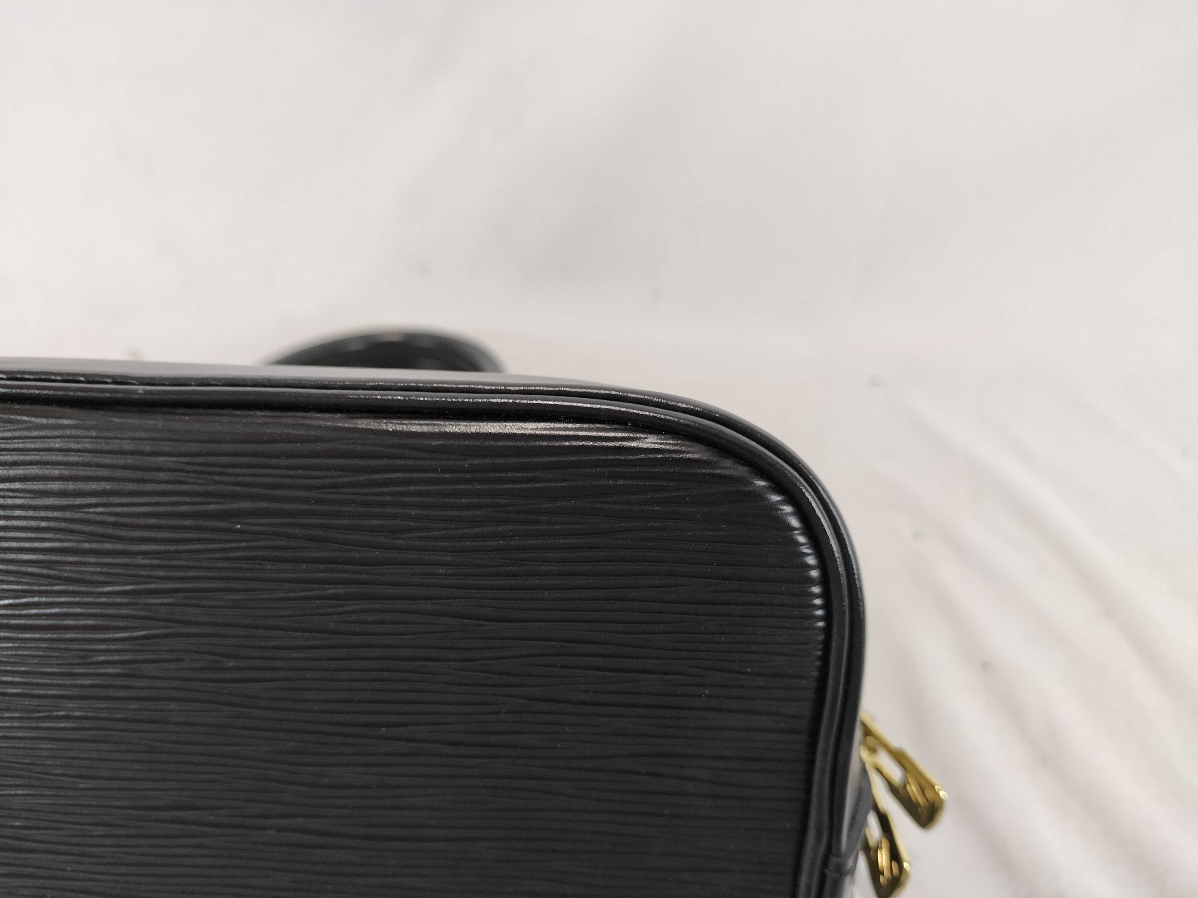 Epi Alma PM Noir Handbag — view 7