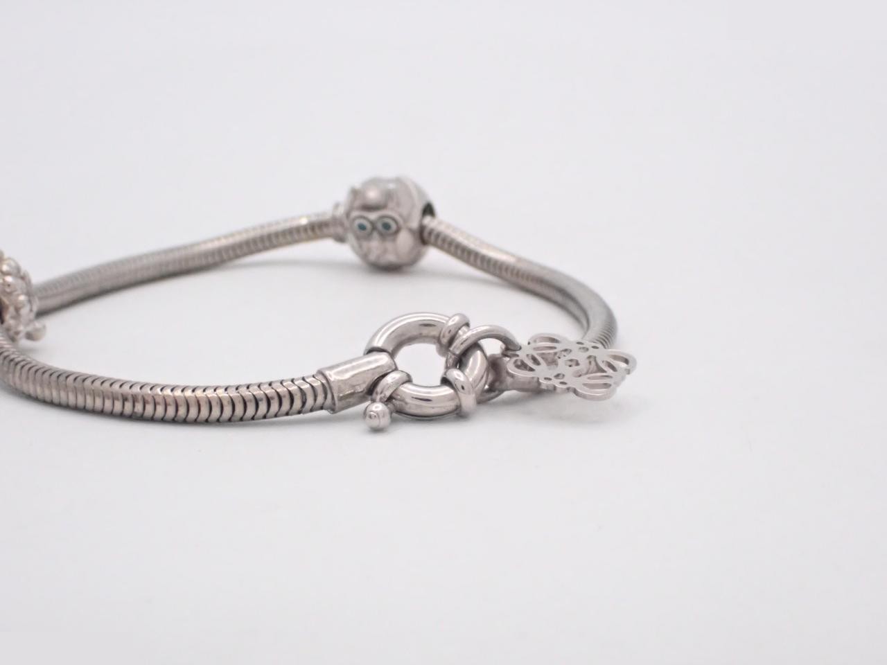 Other items in the line: Precious metal bracelets and bangles (metal), wrist circumference approximately 18.5 cm. — view 3