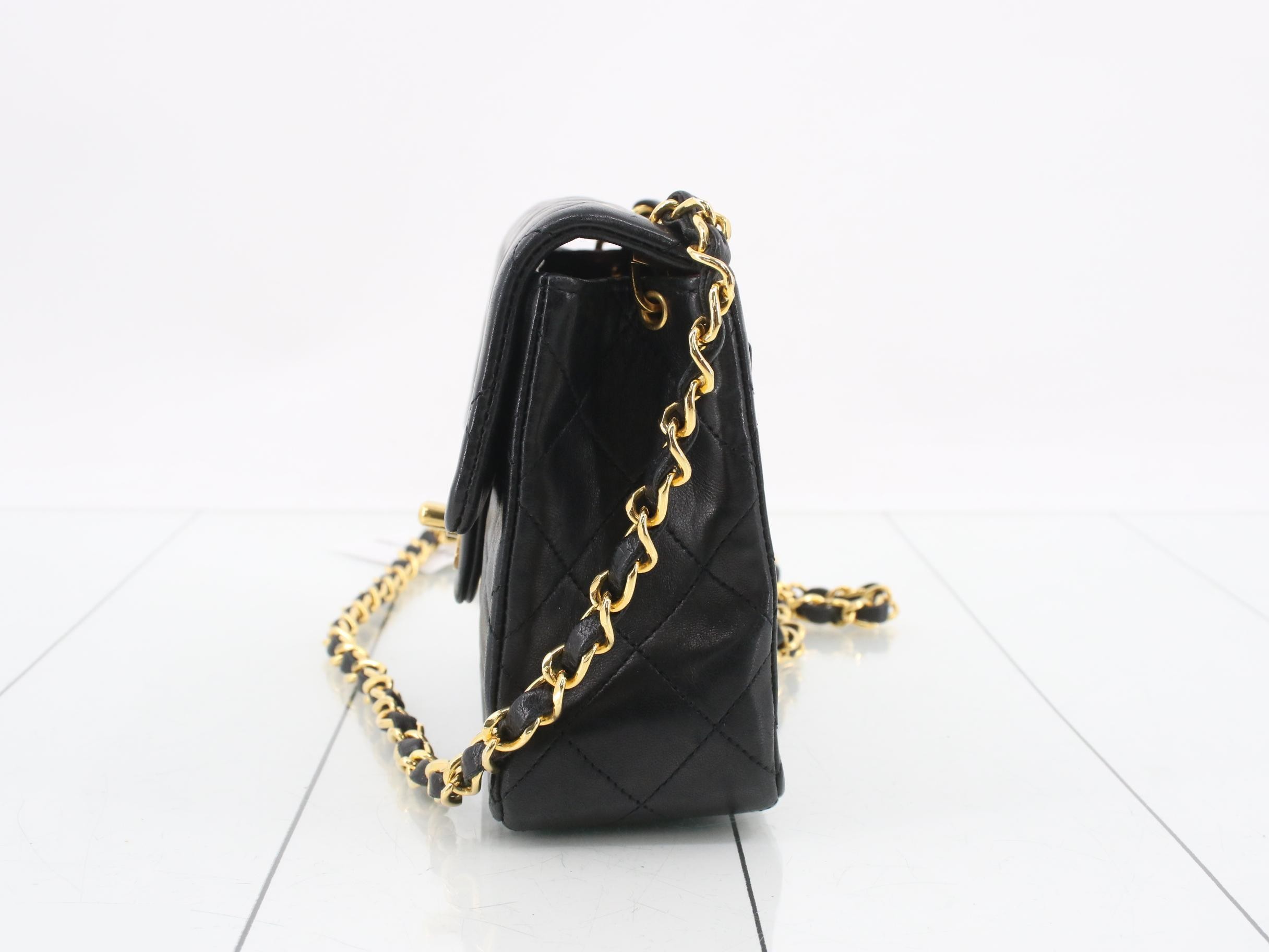Matelassé 17 Classic Chain Shoulder Bag, Lambskin, Black, Series 1, W17 — view 3