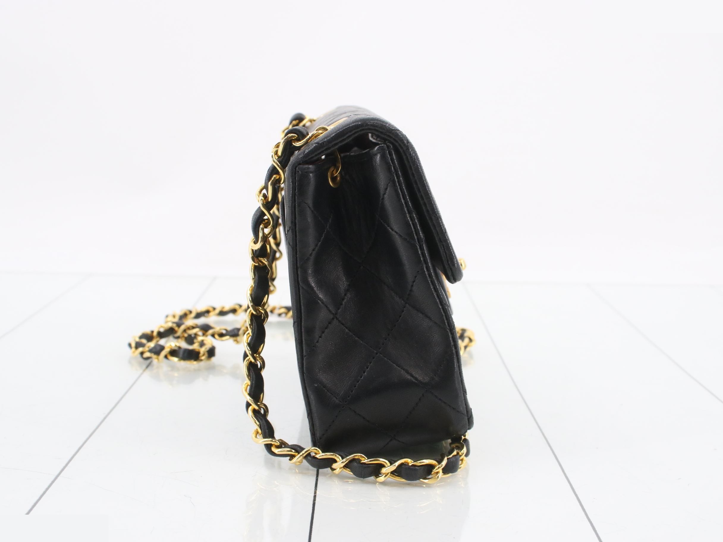Matelassé 17 Classic Chain Shoulder Bag, Lambskin, Black, Series 1, W17 — view 4