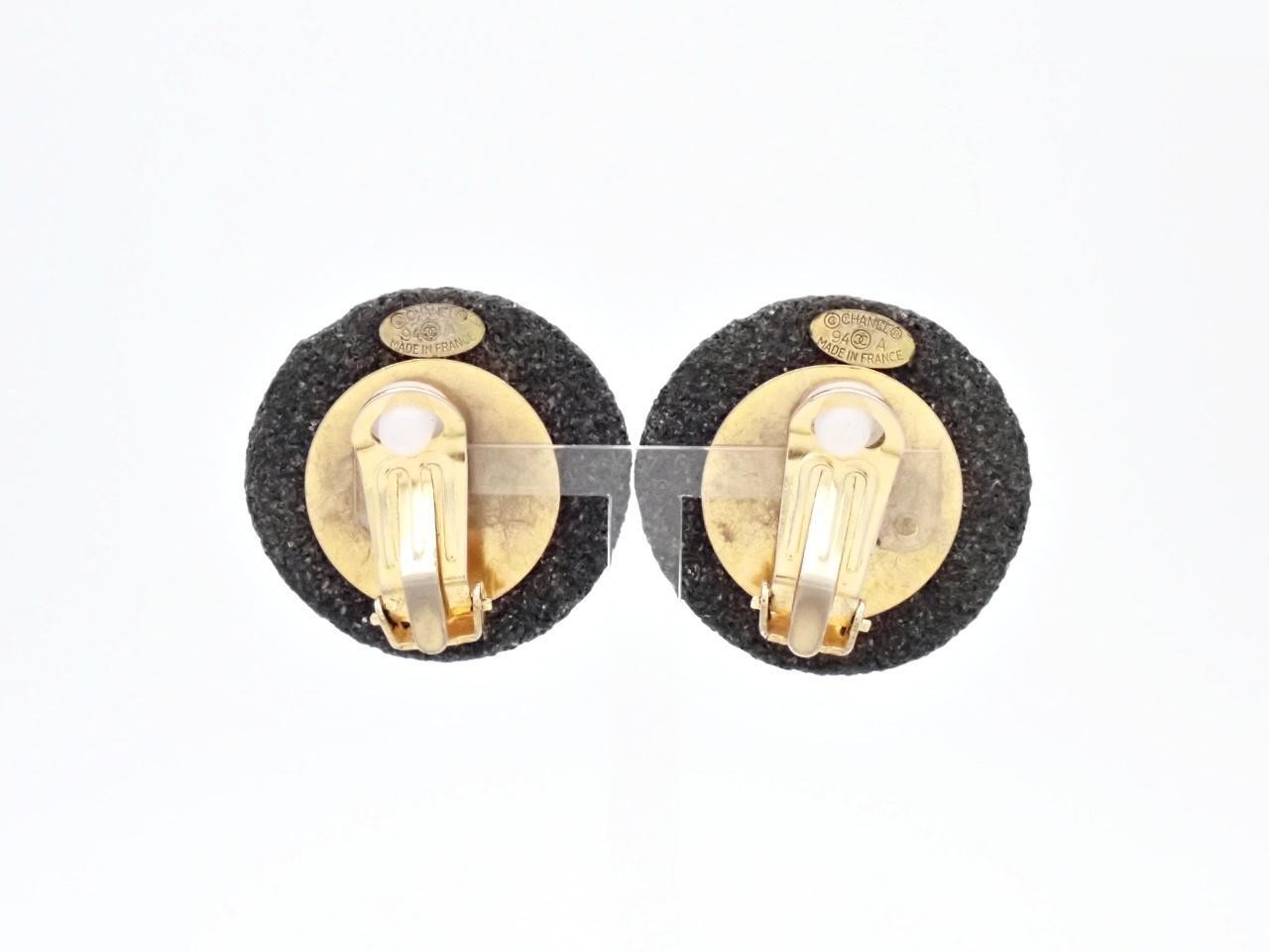 Earrings with Coco Mark design, gold. — view 2