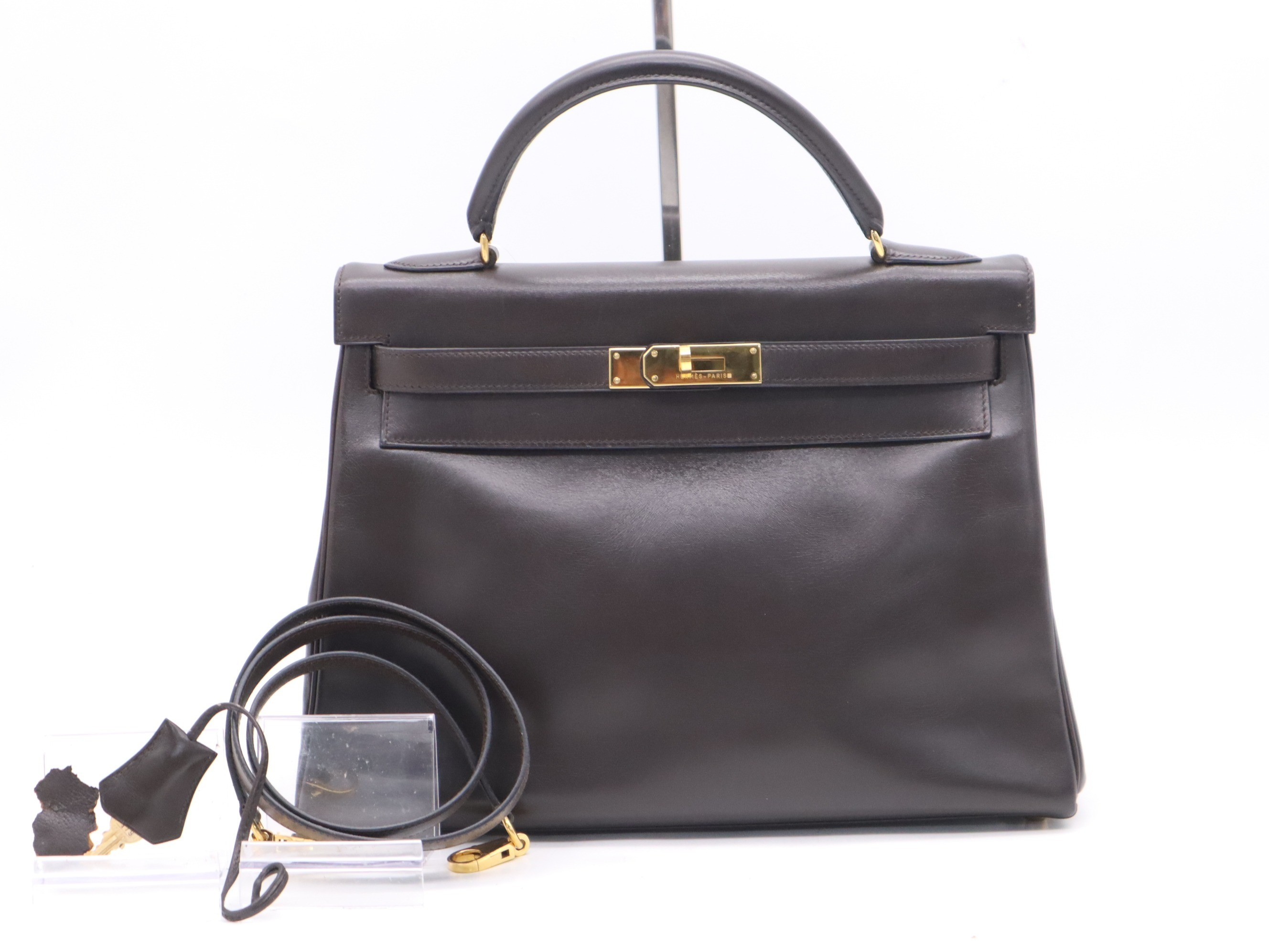Leather Kelly 32 2-way handbag, dark brown, gold hardware, shoulder strap.
