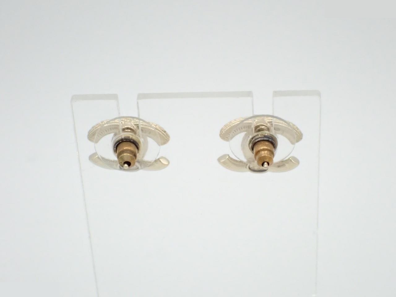 earrings, A22S, Coco Mark, pearl, gold, 1.5cm wide. — view 2