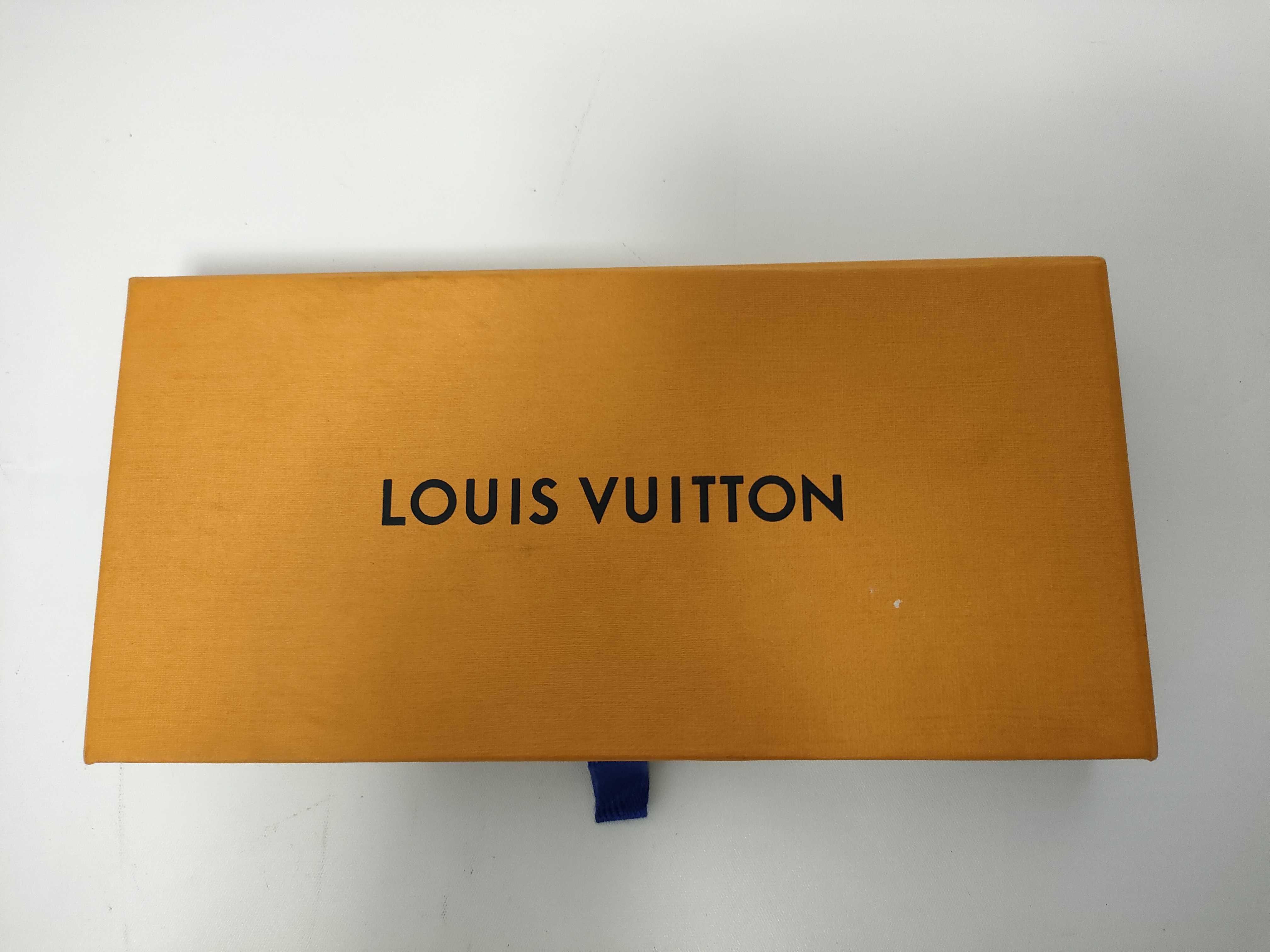 Taiga Leather Wallet (Portefeuille Plaza) — view 14