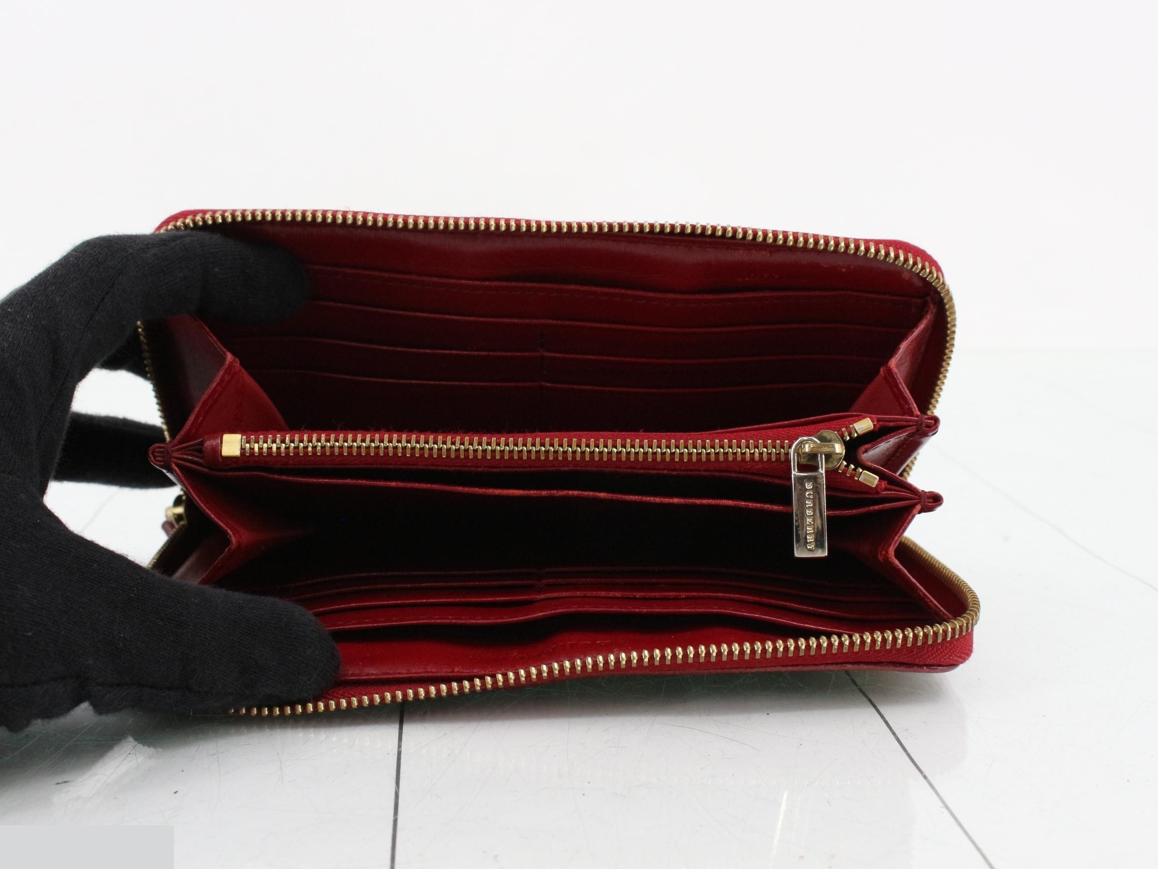 Nova Check Shadow Horse Round Zipper Long Wallet — view 4